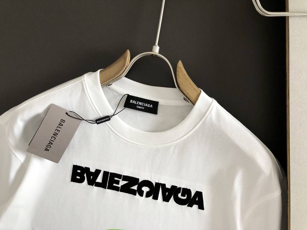 Ba1en*iaga Green laser logo embroidered T-SHIRT with letters