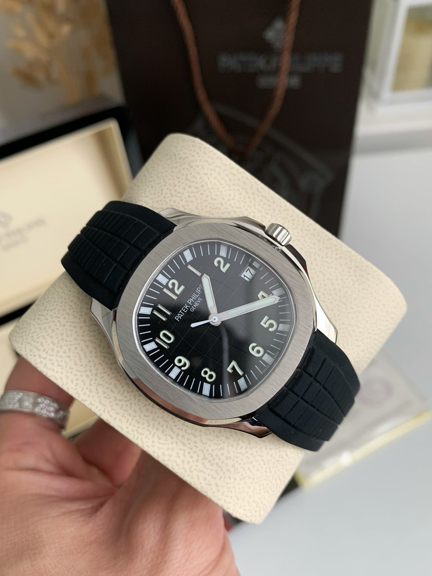 Pat*k Phi1i*pe Custom Gree n grenade 5167R series Watch