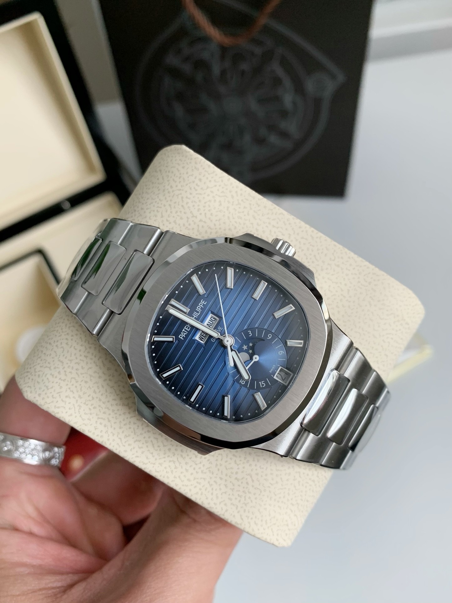 Pat*k Phi1i*pe 5726 series watch