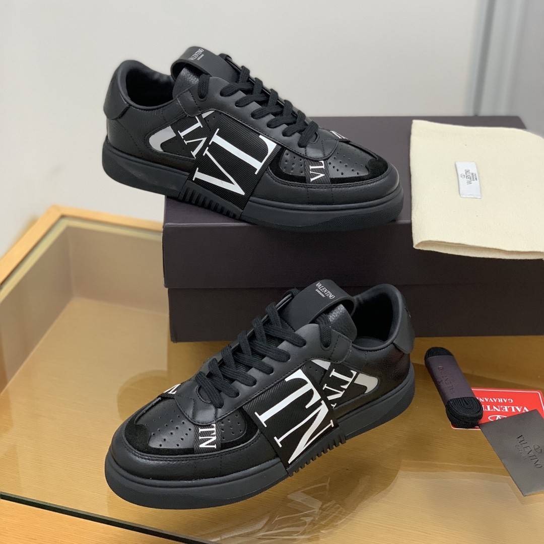Va1e*ntin0 sneakers