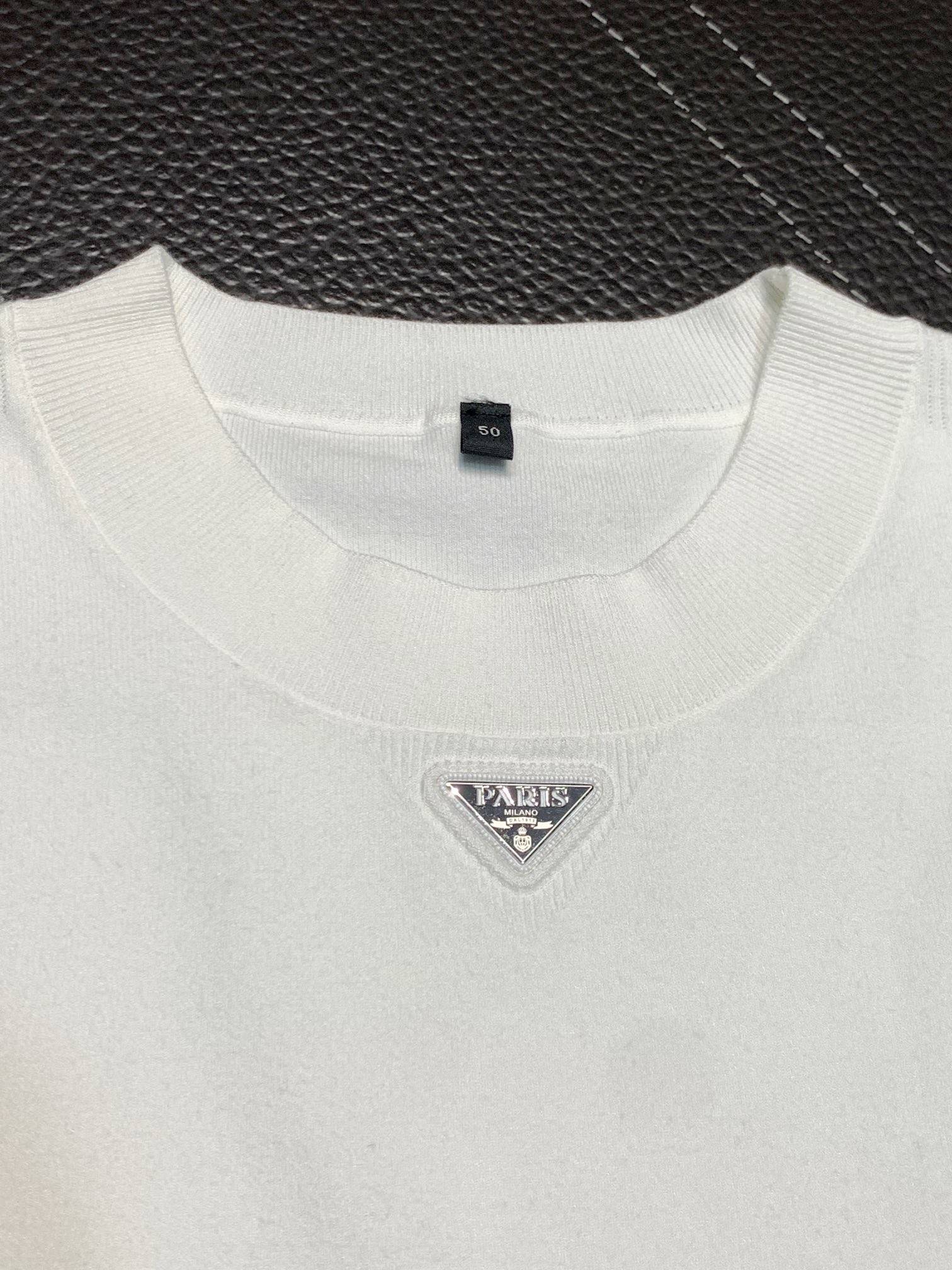 Pra*a sweater