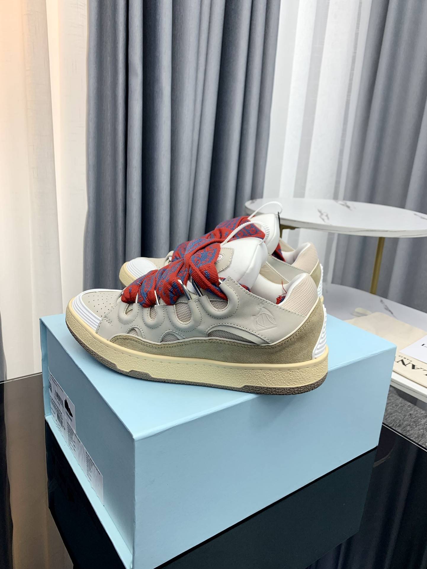 LA*N Sneaker