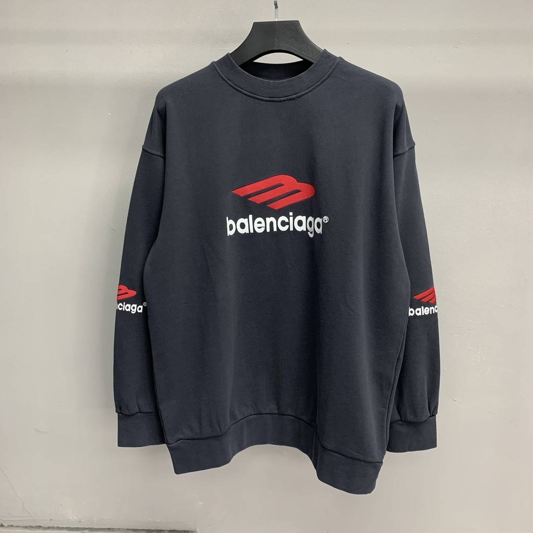Ba1en*iaga M-shaped sweatshirt