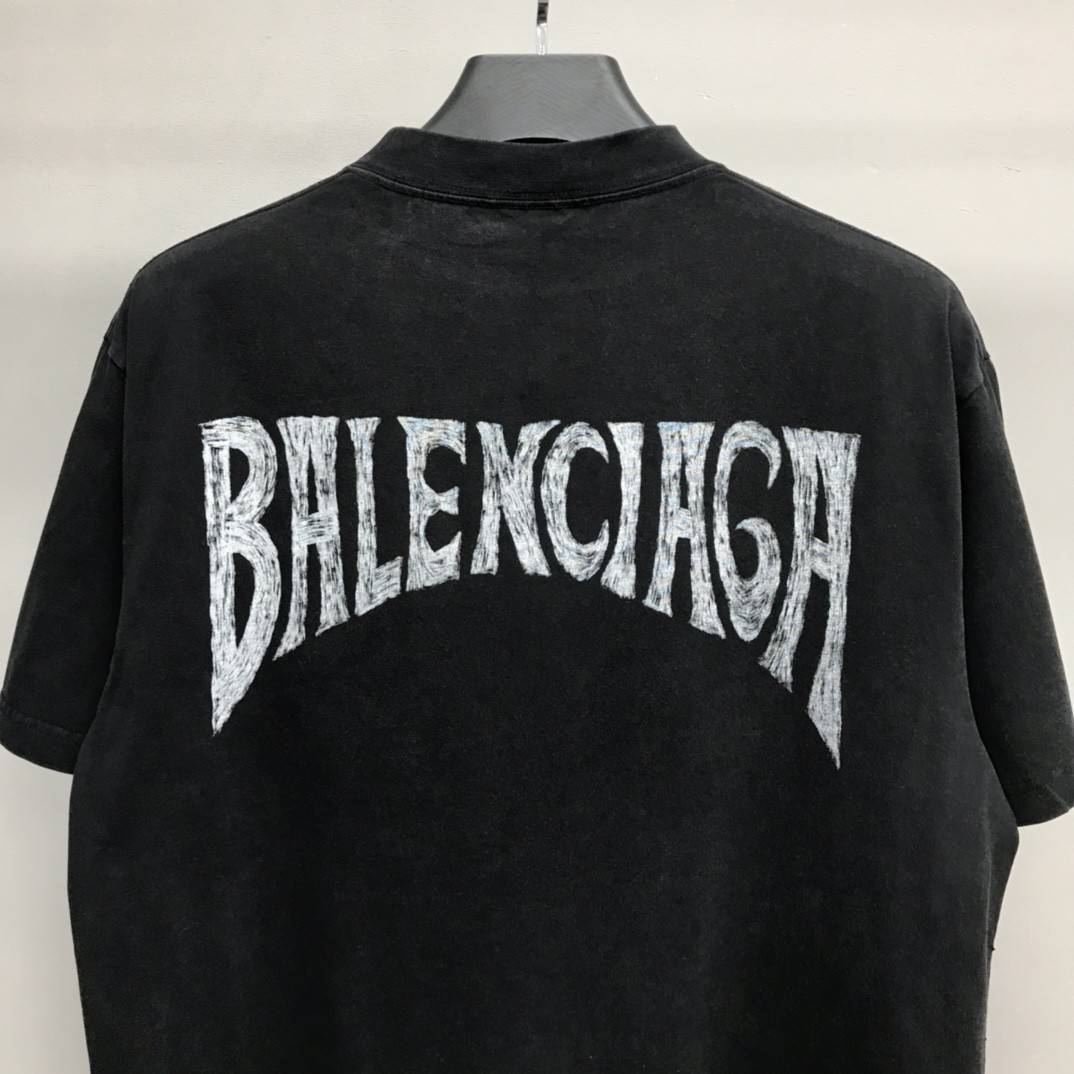Ba1en*iaga graffiti T-shirt