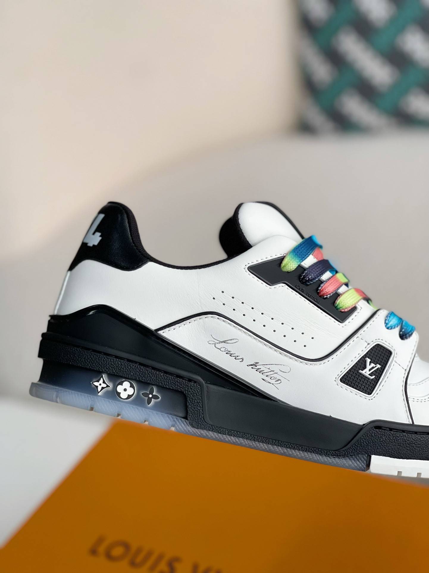 L*V SNEAKERS