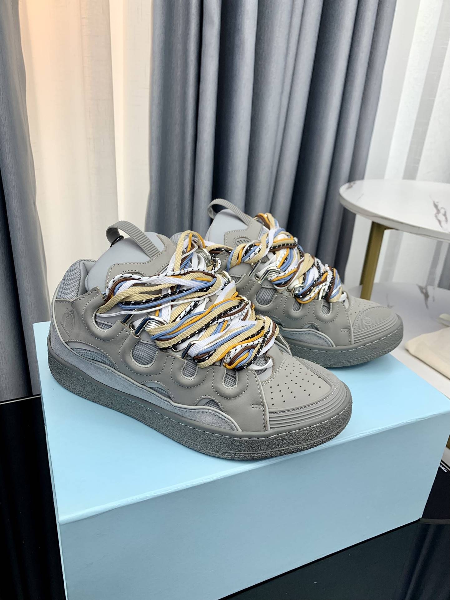 LA*N Sneaker