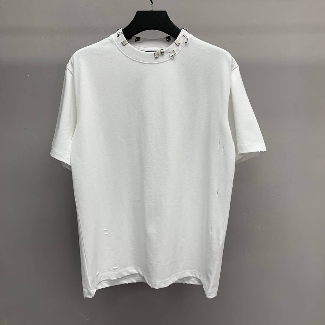 Ba1en*iaga neckline hardware perforated T-shirt