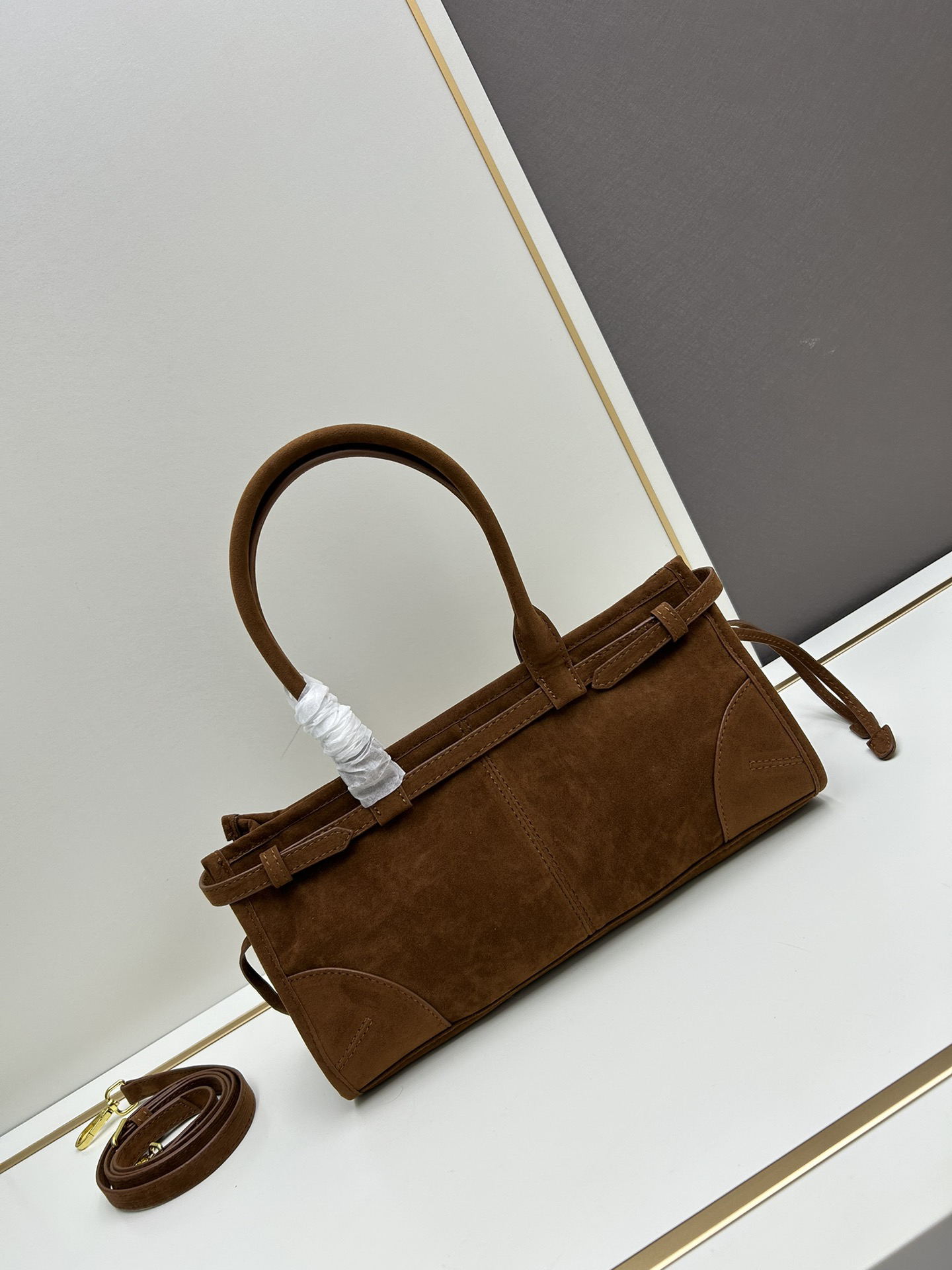 Pra*a matte size 32x15x11, style number 2452 [ADA new product] retro style, black waxed leather, the new favorite handbag!