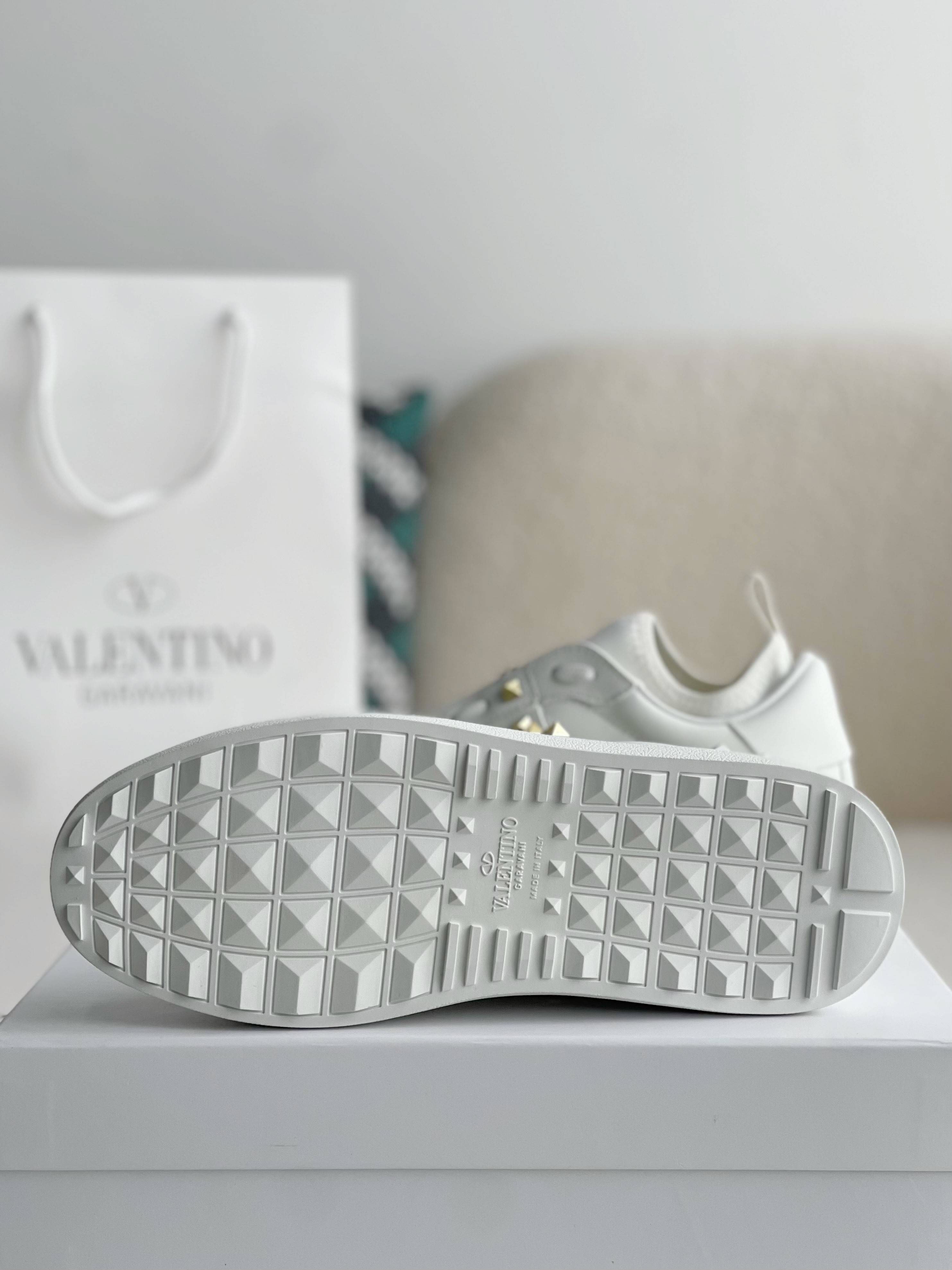 Va1e*ntin0 One Stud Sneakers