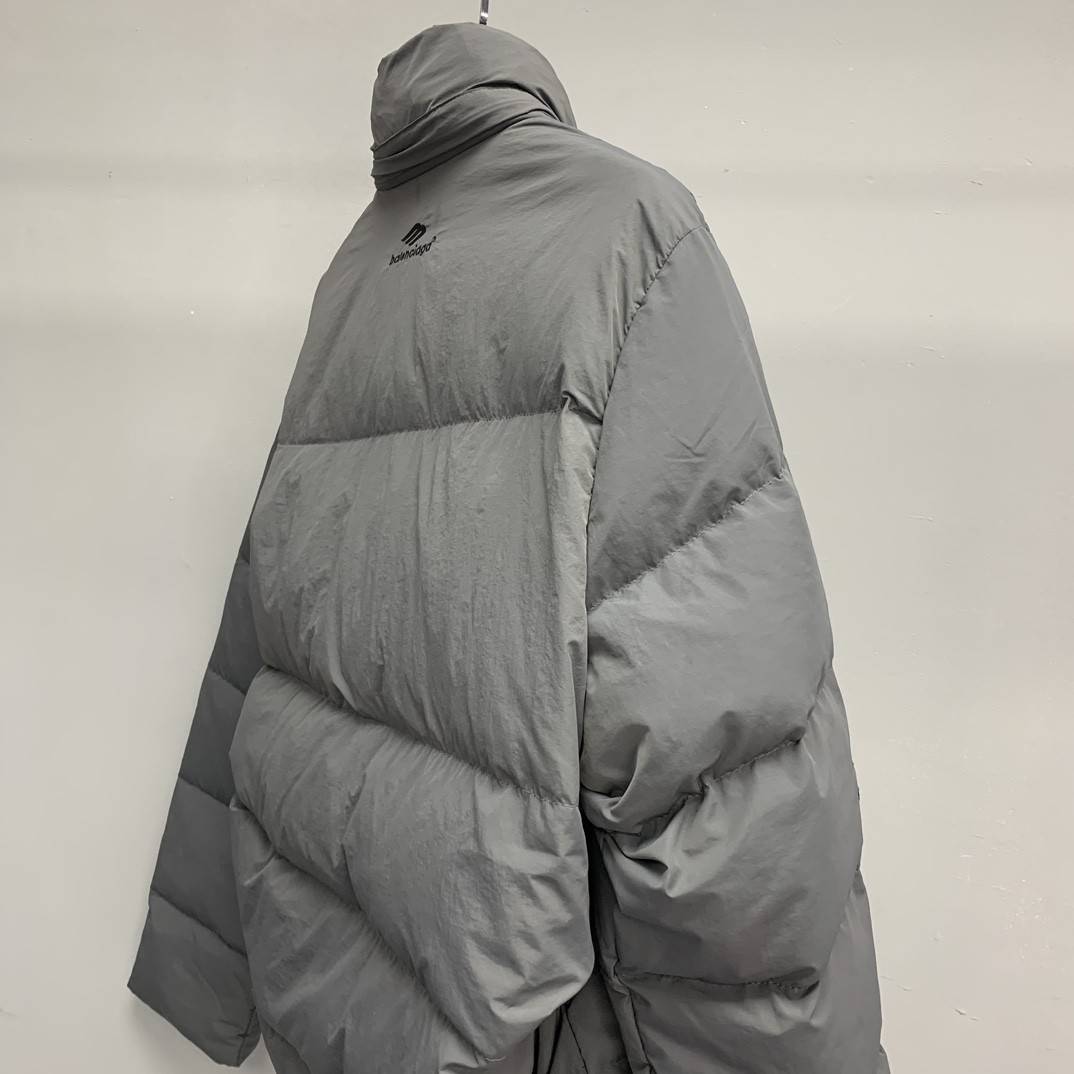Ba1en*iaga embroidered down jacket