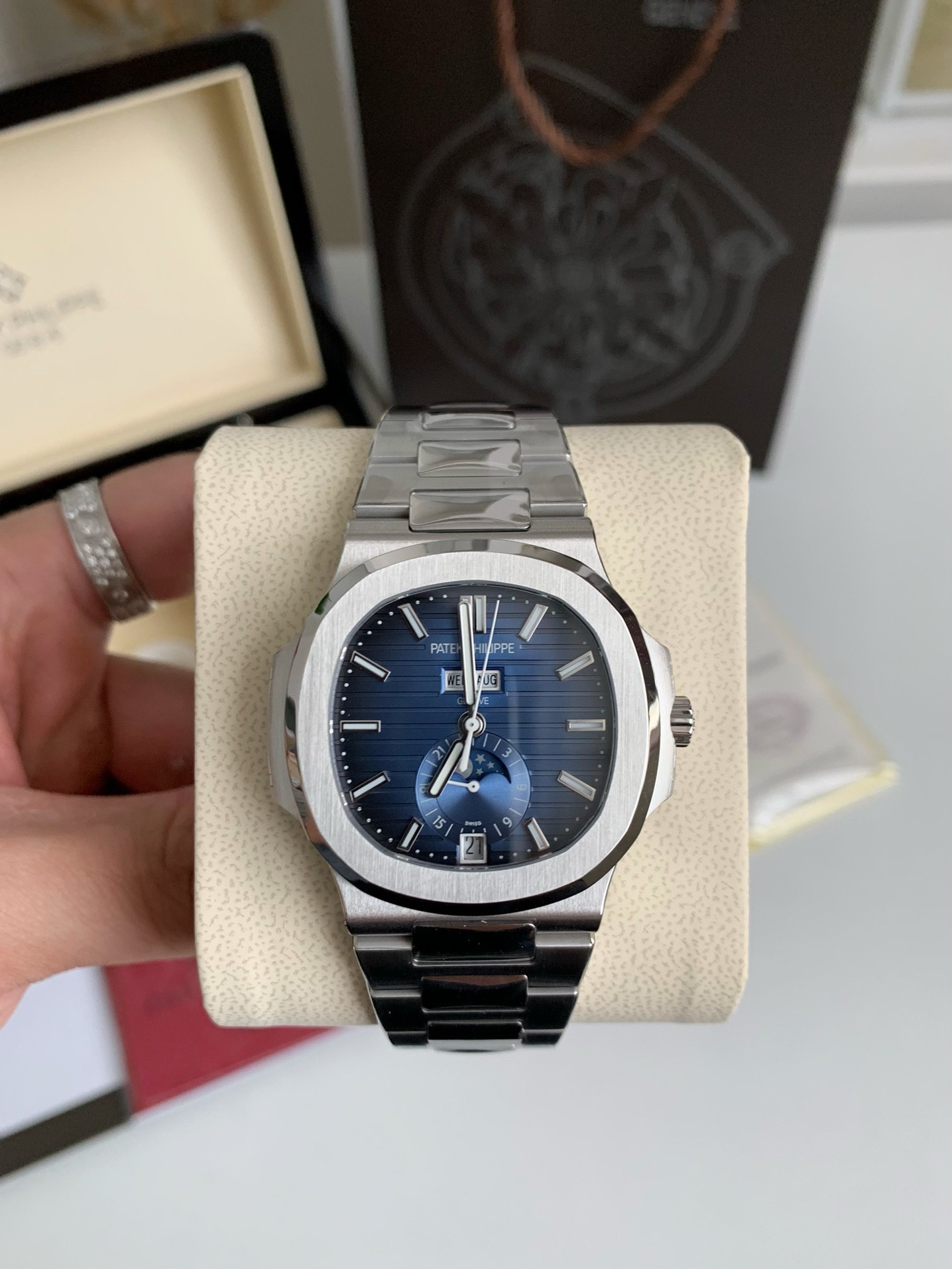 Pat*k Phi1i*pe 5726 series watch