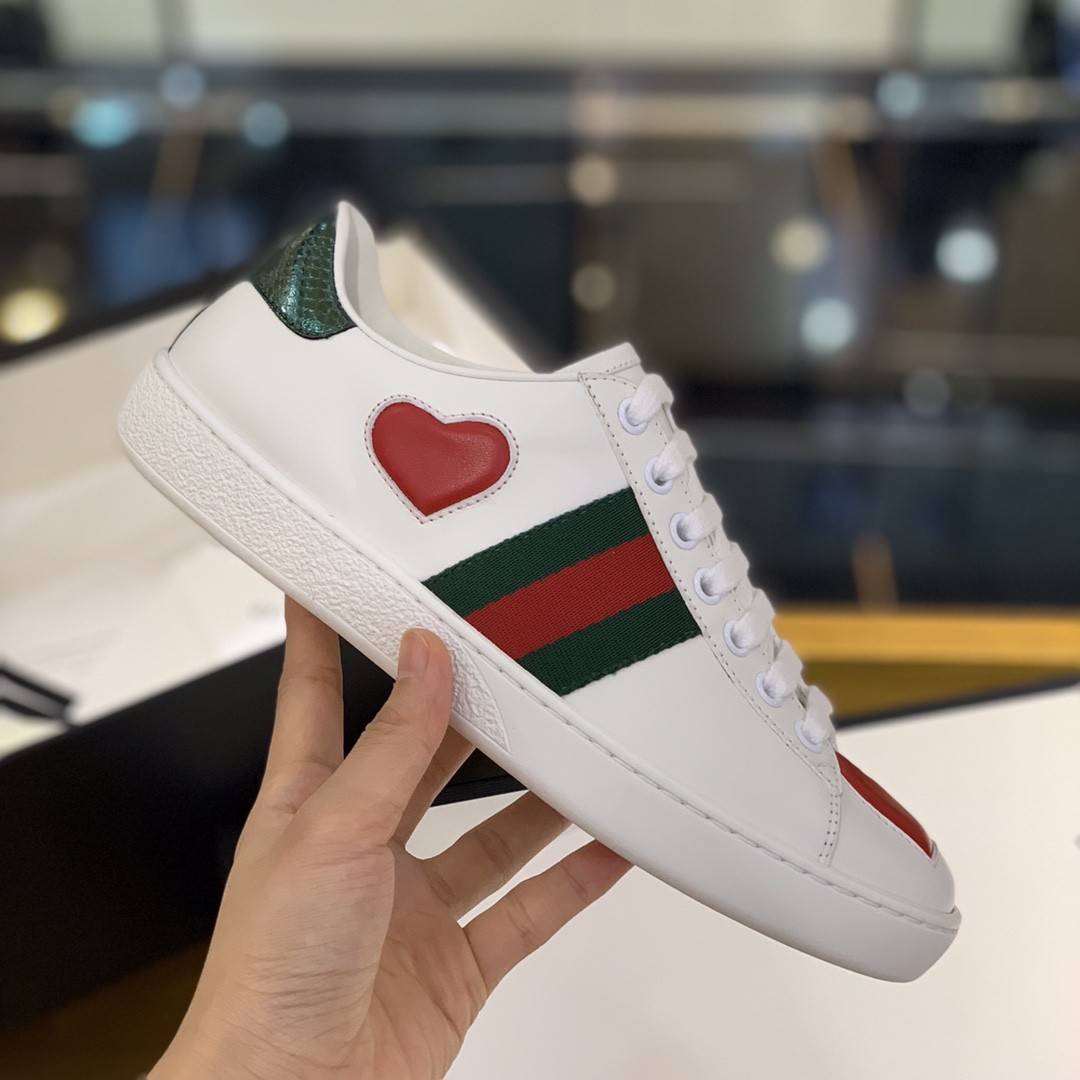 GU*Isneakers S*pport chip phone sensing