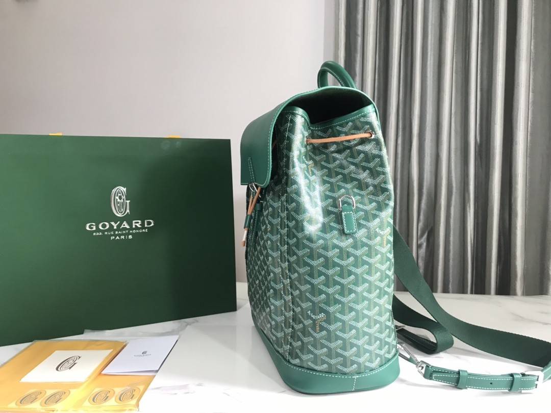 G09ard Alpin Mountaineer Backpack, Top Quality!  Size: 39 * 32 * 15.5cm