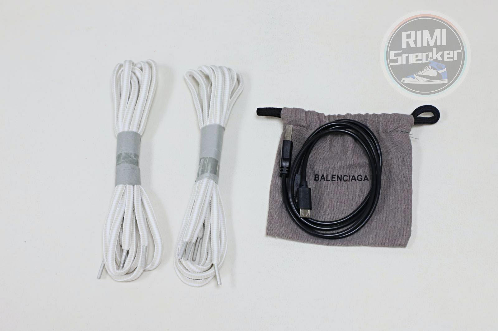 Ba1en*iaga Track LED