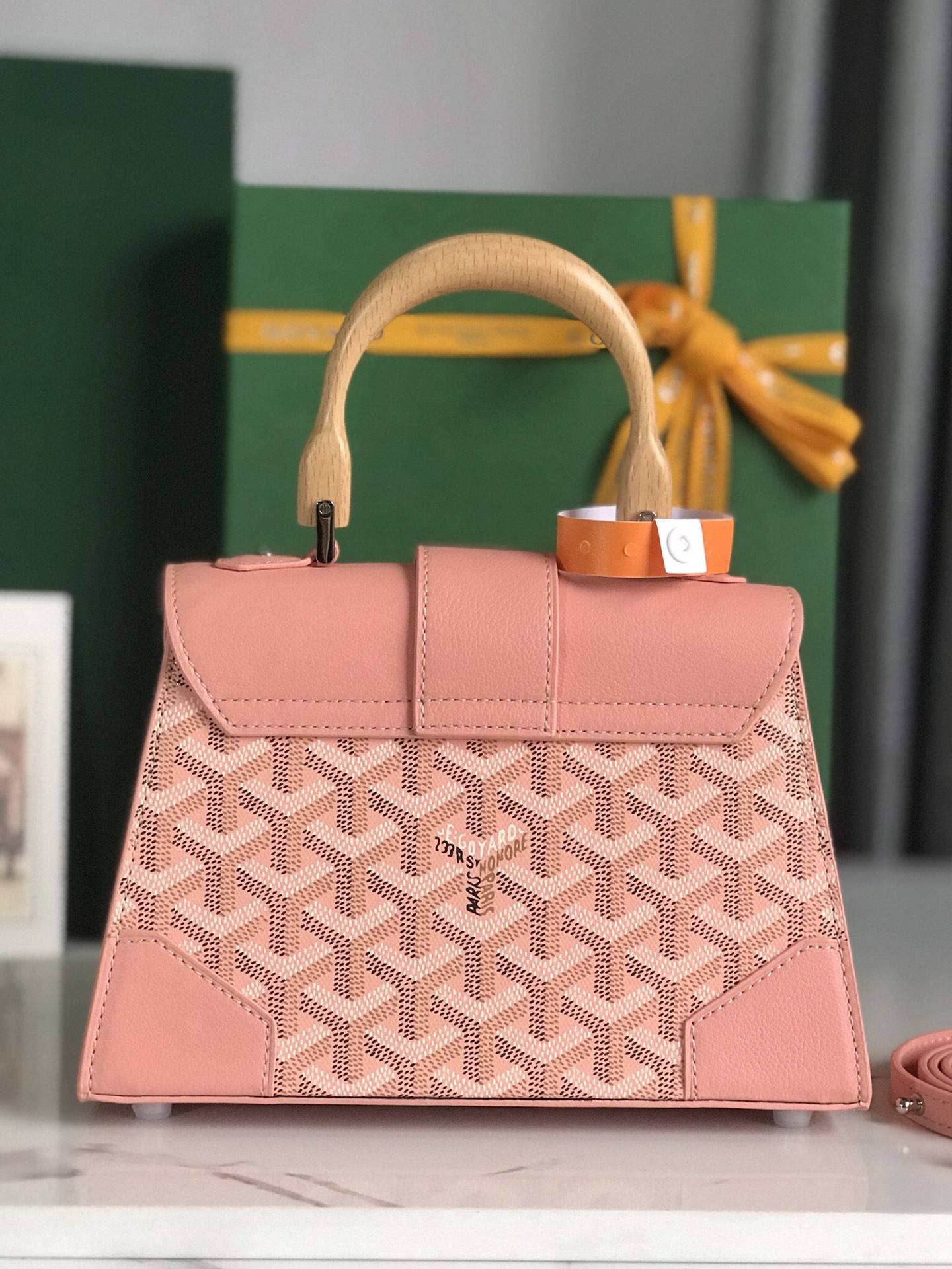 G09ard Saigon mini bag, top quality!   Size: 21*14*8.5cm