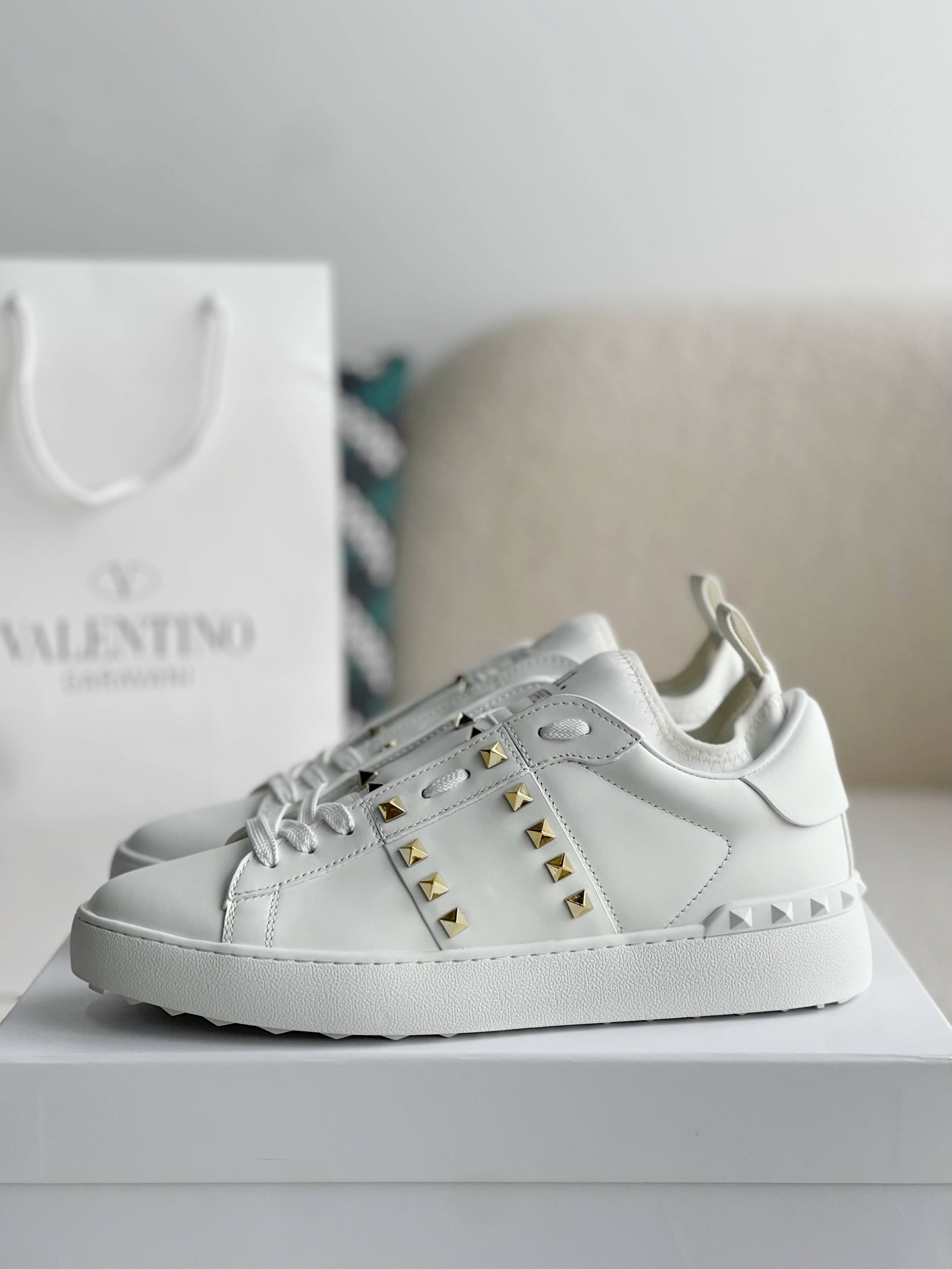 Va1e*ntin0 One Stud Sneakers