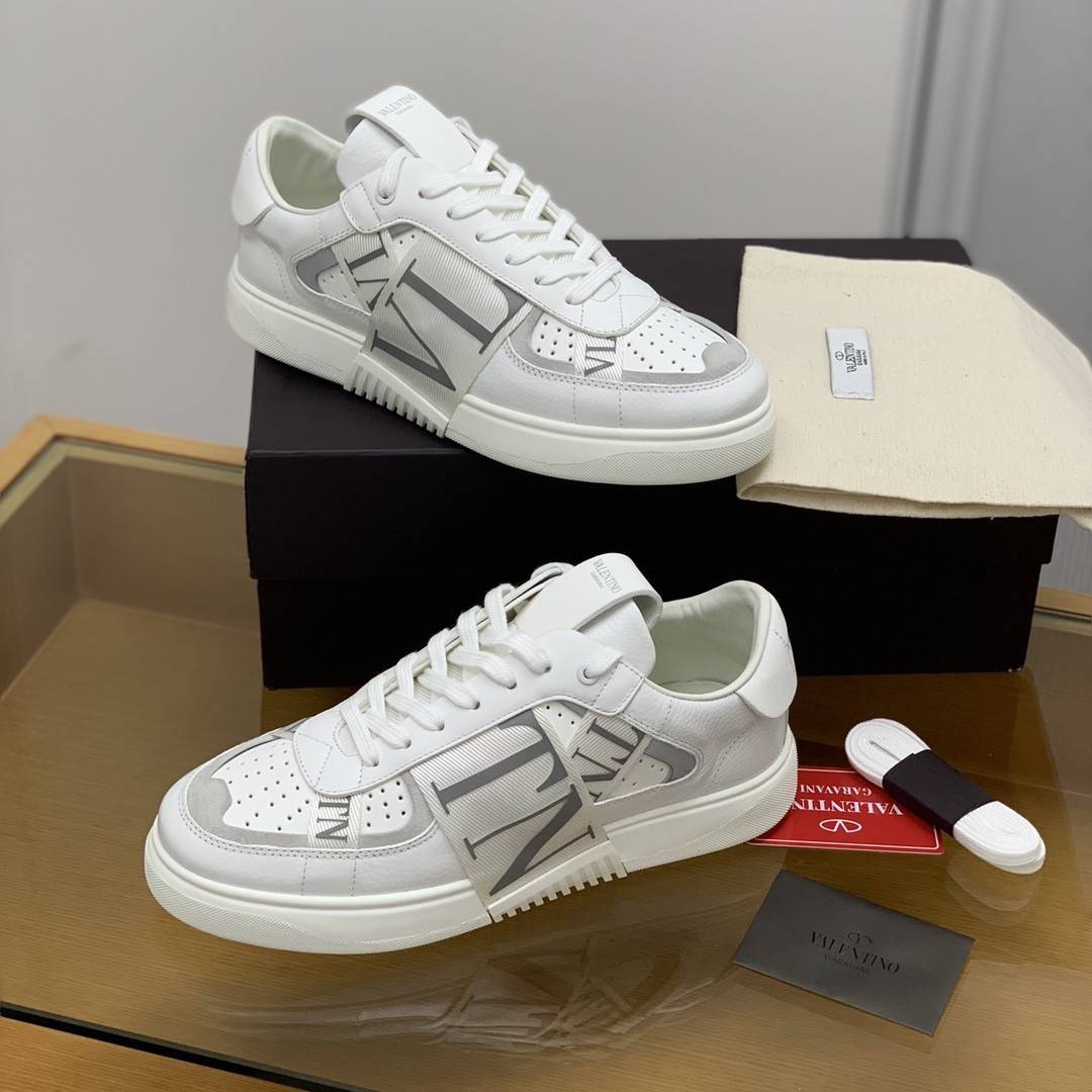 Va1e*ntin0 sneakers
