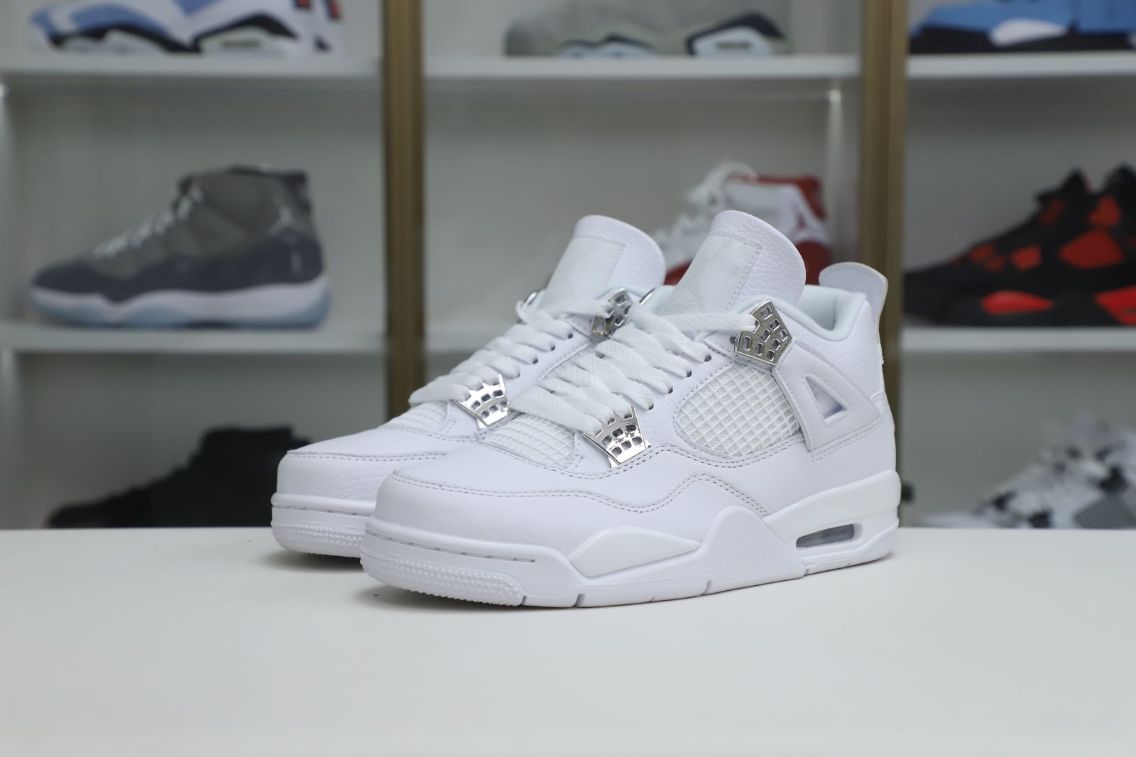 AIR JORDAN 4 RETRO