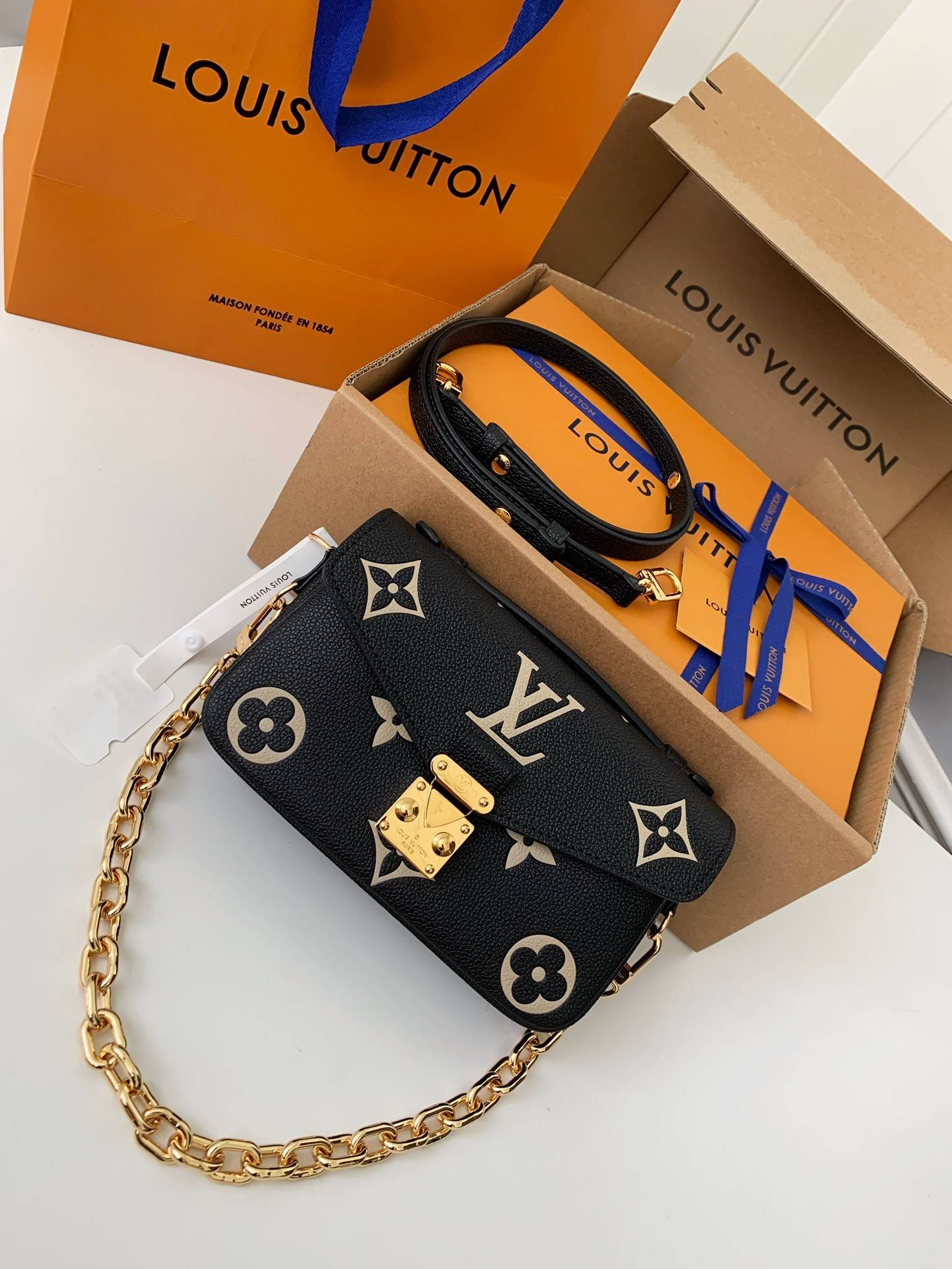 L*V counter classic hot selling Pochette Métis East West bag M46596, 21.5 * 13.5 * 6cm