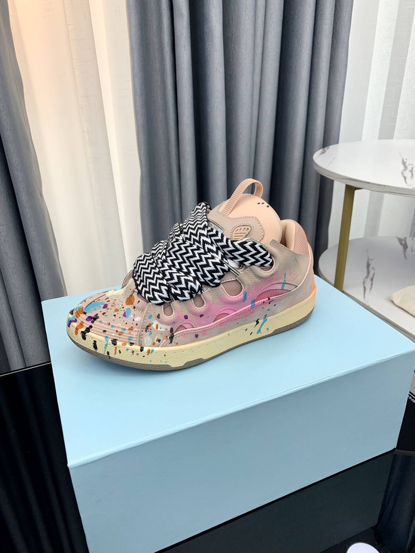 LA*N Sneaker