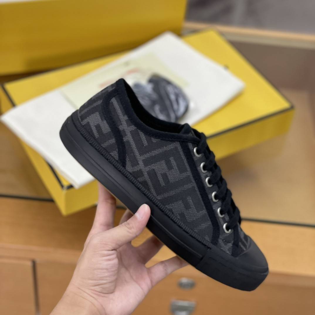 F**di Canvas shoe Sneakers