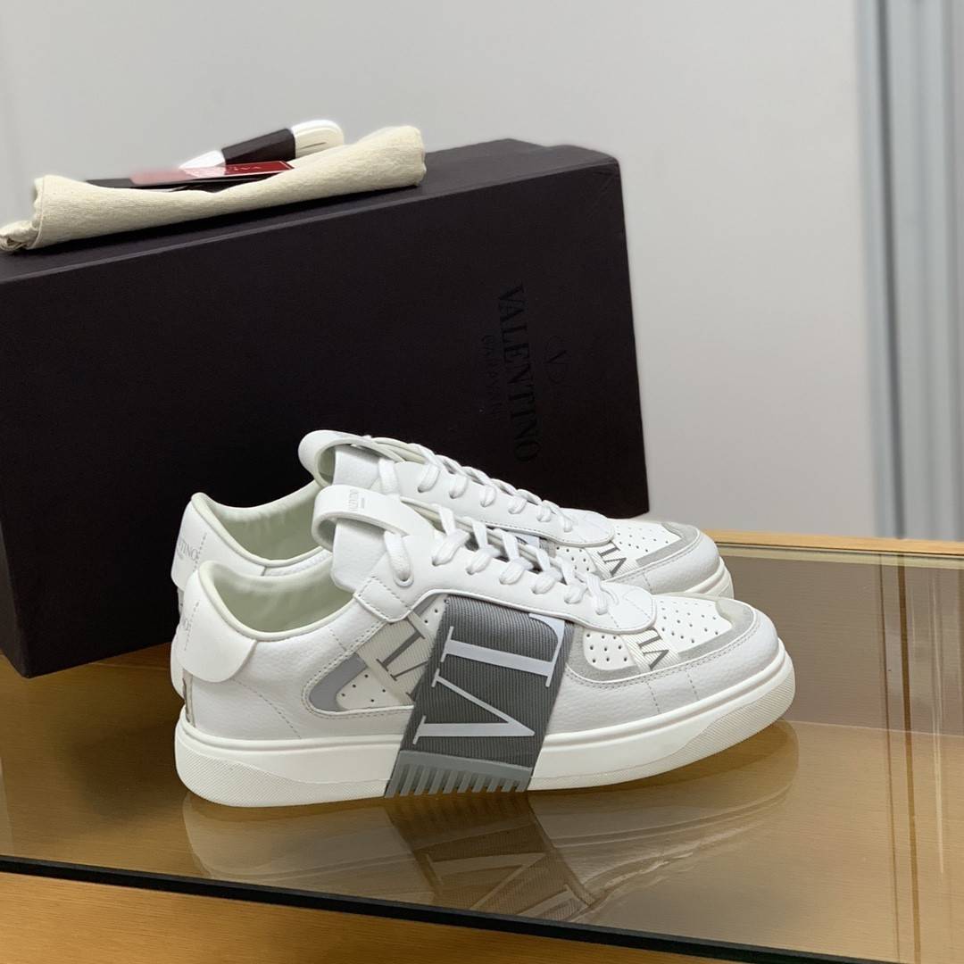 Va1e*ntin0 sneakers
