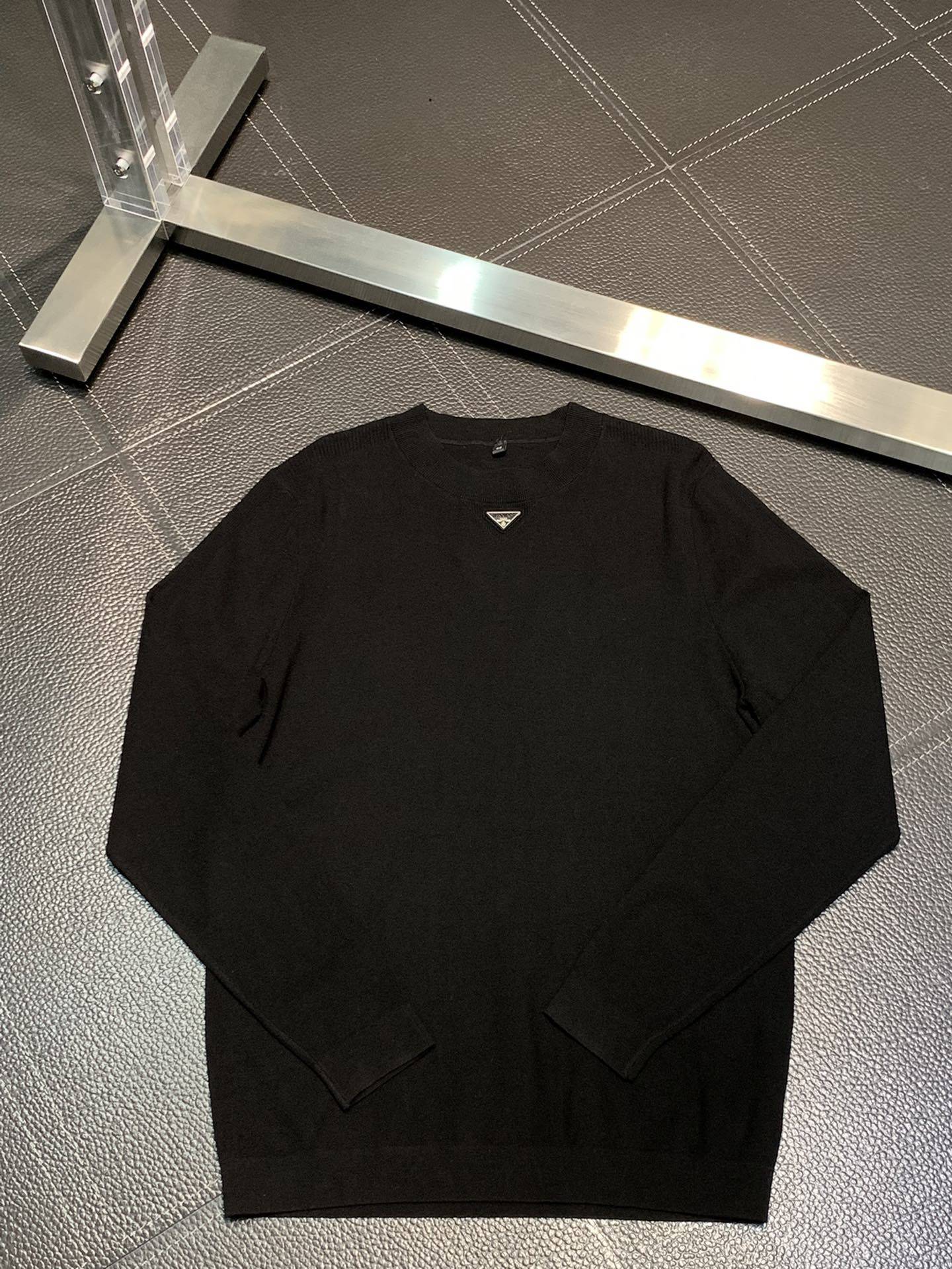 Pra*a sweater