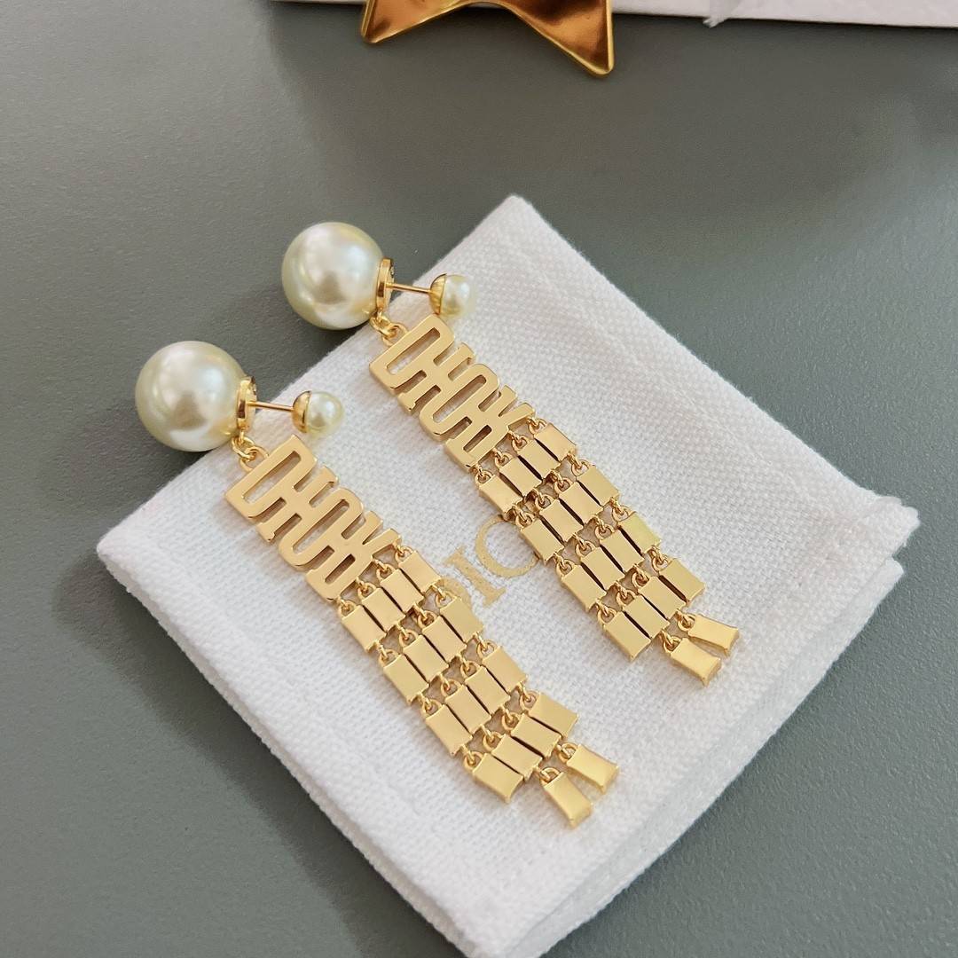 D10r stud earrings