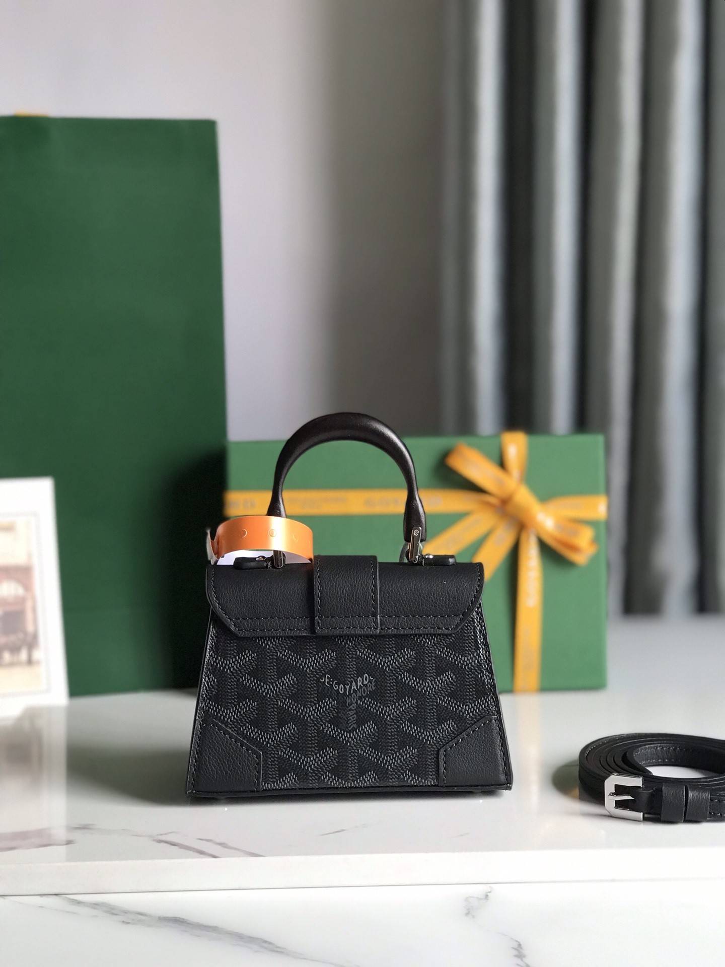 G09ard Saigon nano bag, top quality!   Size: 14.5 * 11.5 * 7.5cm