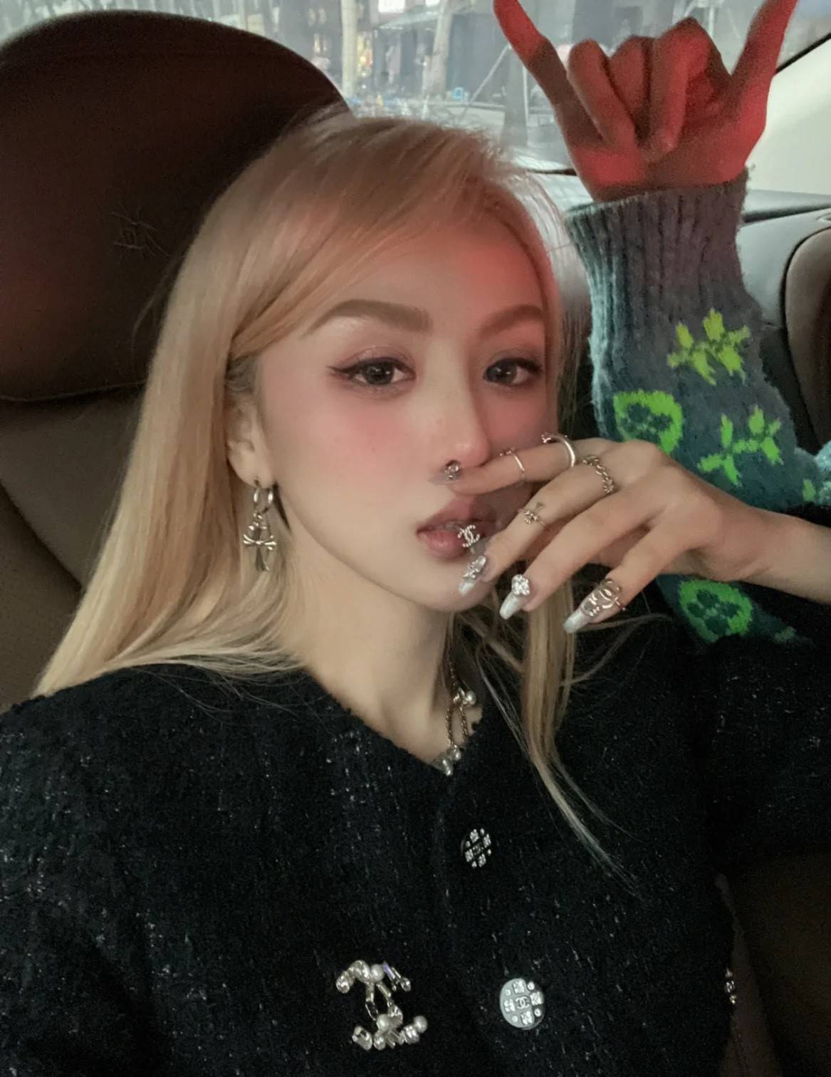 Ch**el lip nails