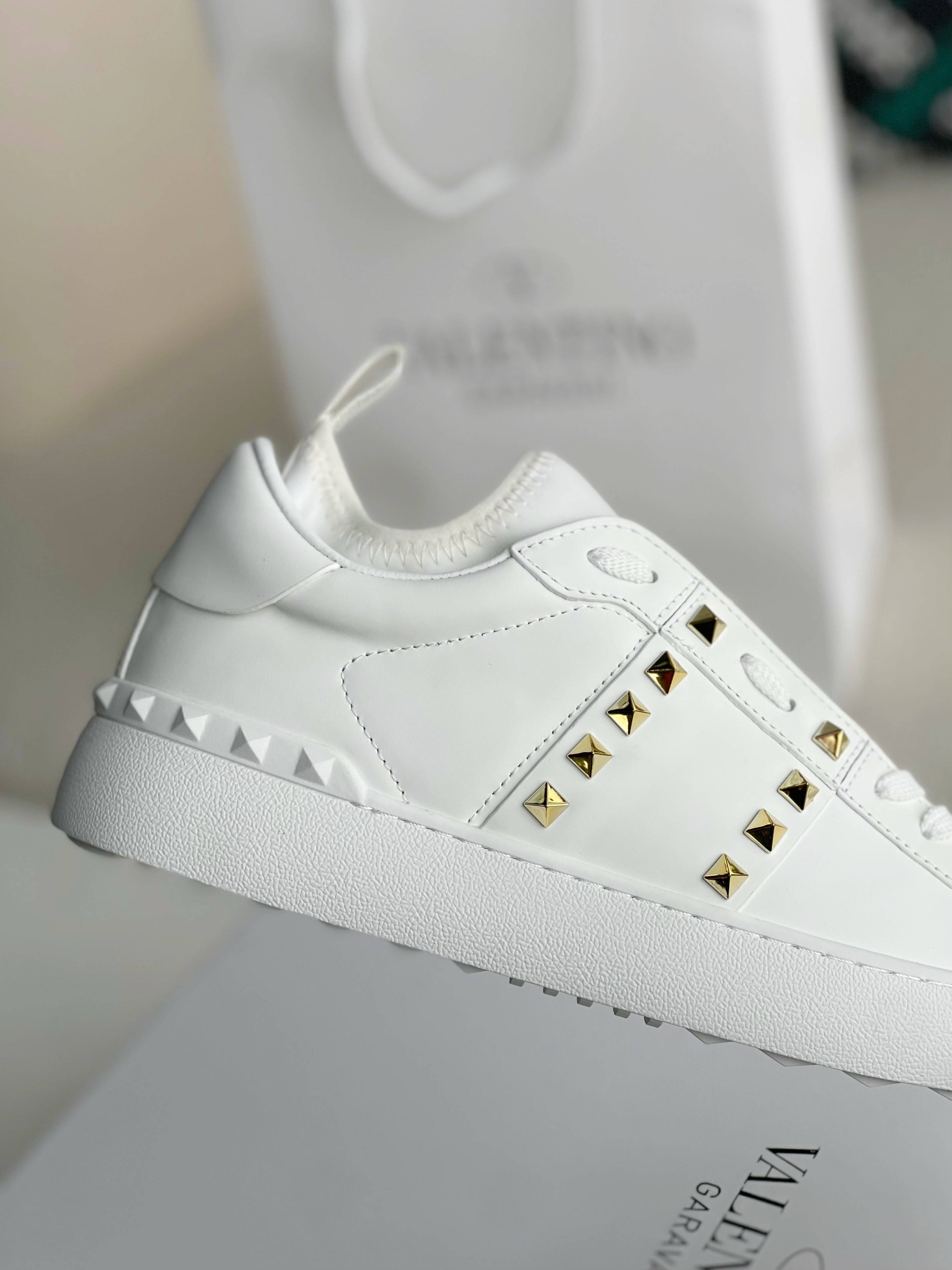 Va1e*ntin0 One Stud Sneakers