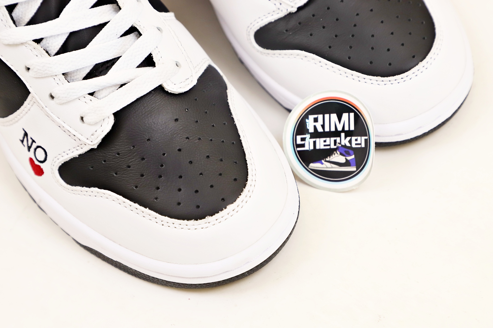 NIKE SB DUNK HIGH Svp*me BY ANY MEANS