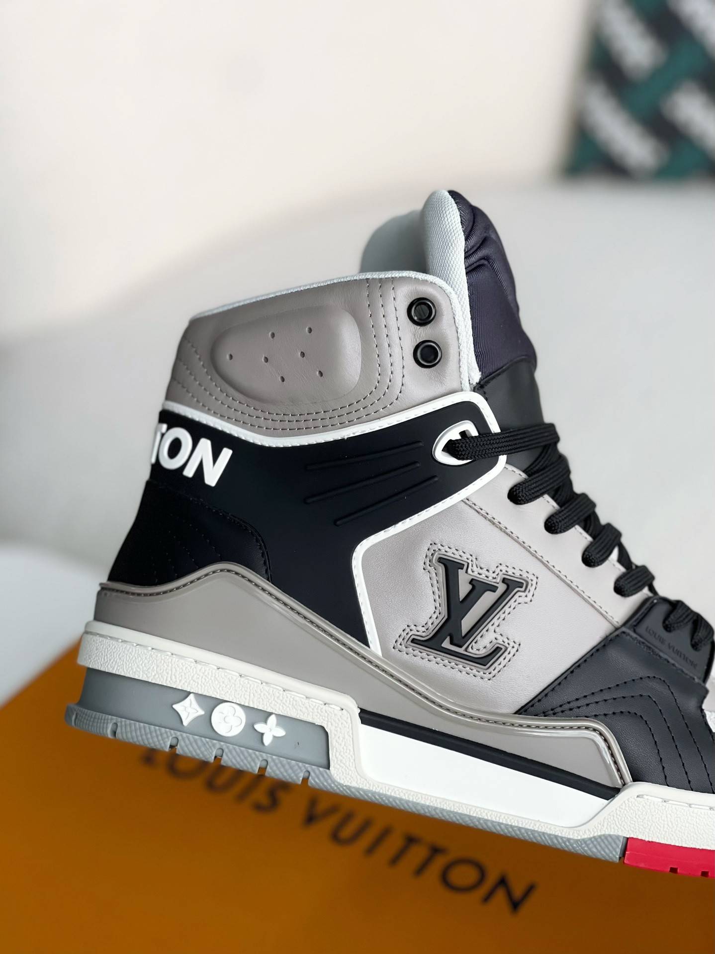 L*V TRAINER SNEAKERS