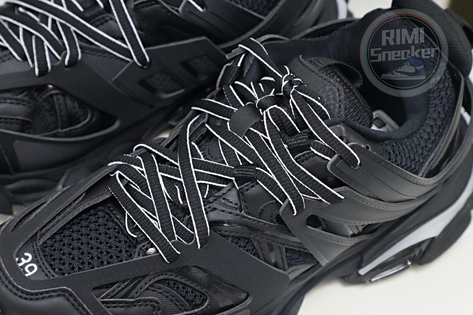 Ba1en*iaga Track（LED）Black