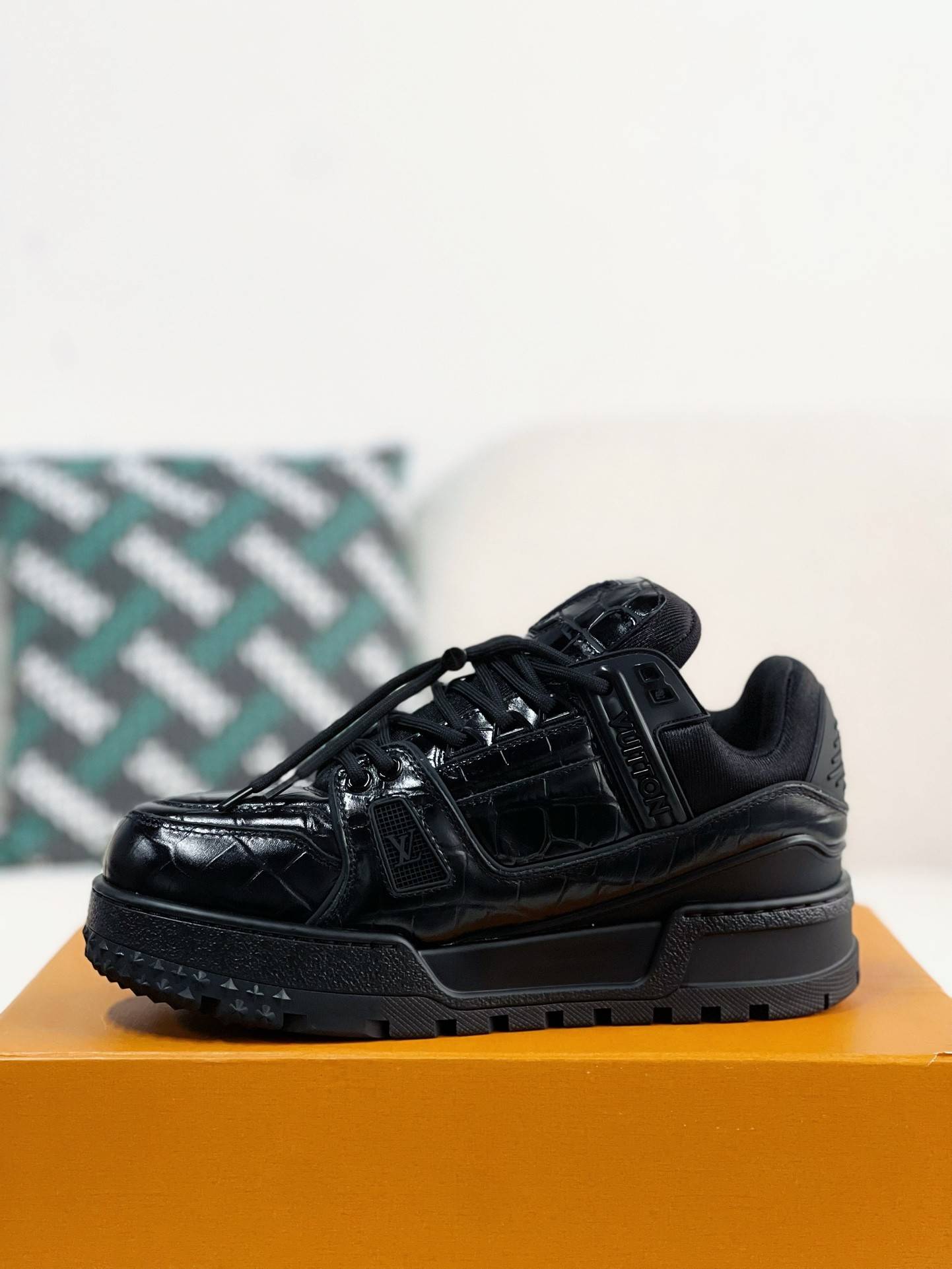 L*V TRAINER MAXI SNEAKERS