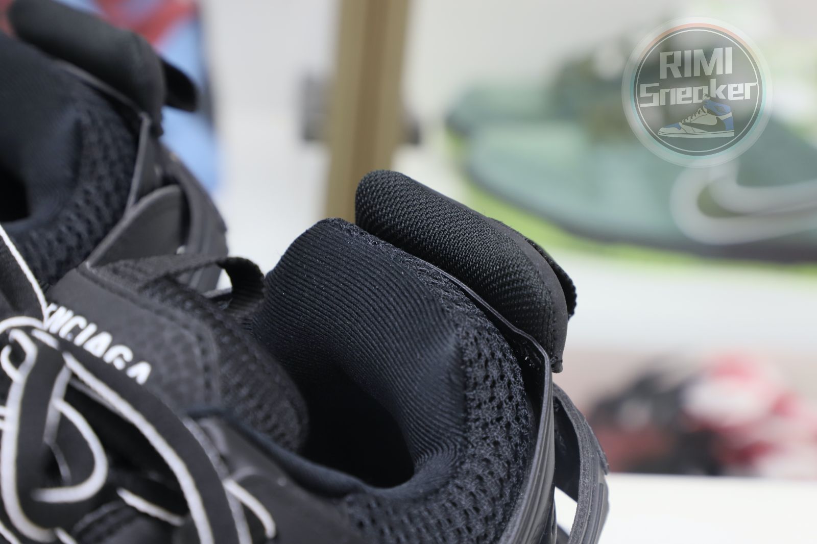 Ba1en*iaga Track（LED）Black