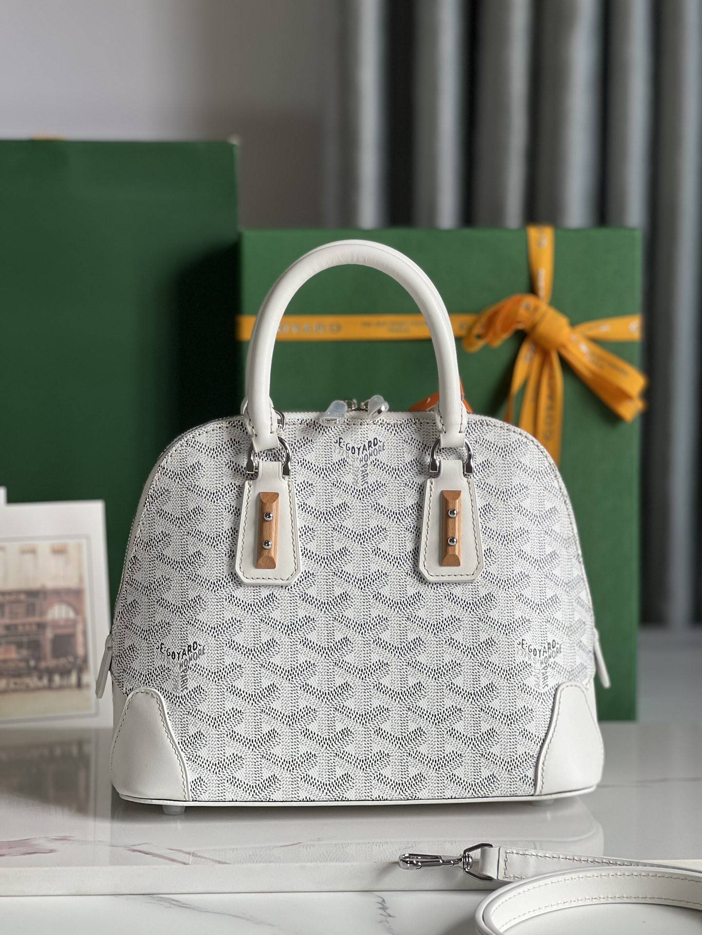 G09ard Vend?me Shell Bag, Top Quality  Size: 23 * 18.5 * 10cm      ?