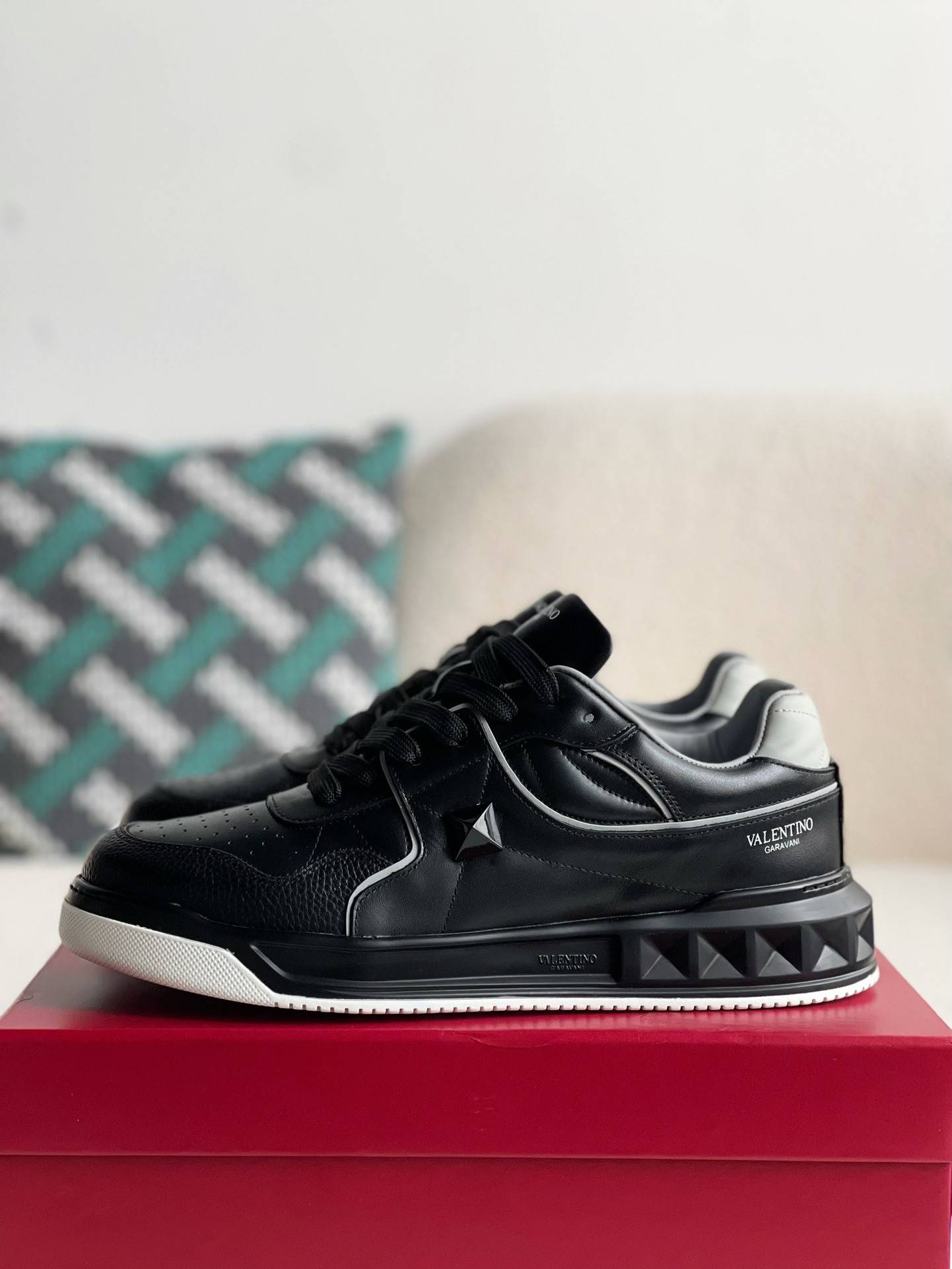 Va1e*ntin0 One Stud Sneakers