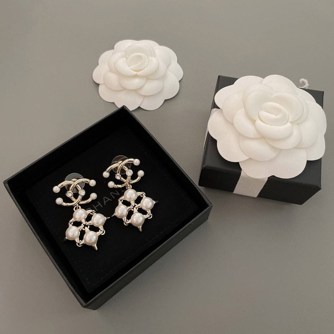 Ch**el rivet earrings