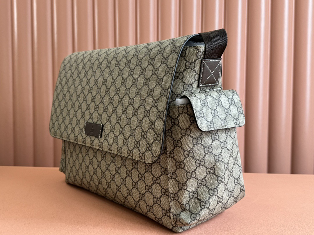 Gvc*1 Unisex! Hot selling classic diaper bag Sureme Model: 211131 Size: 44x28x14cm