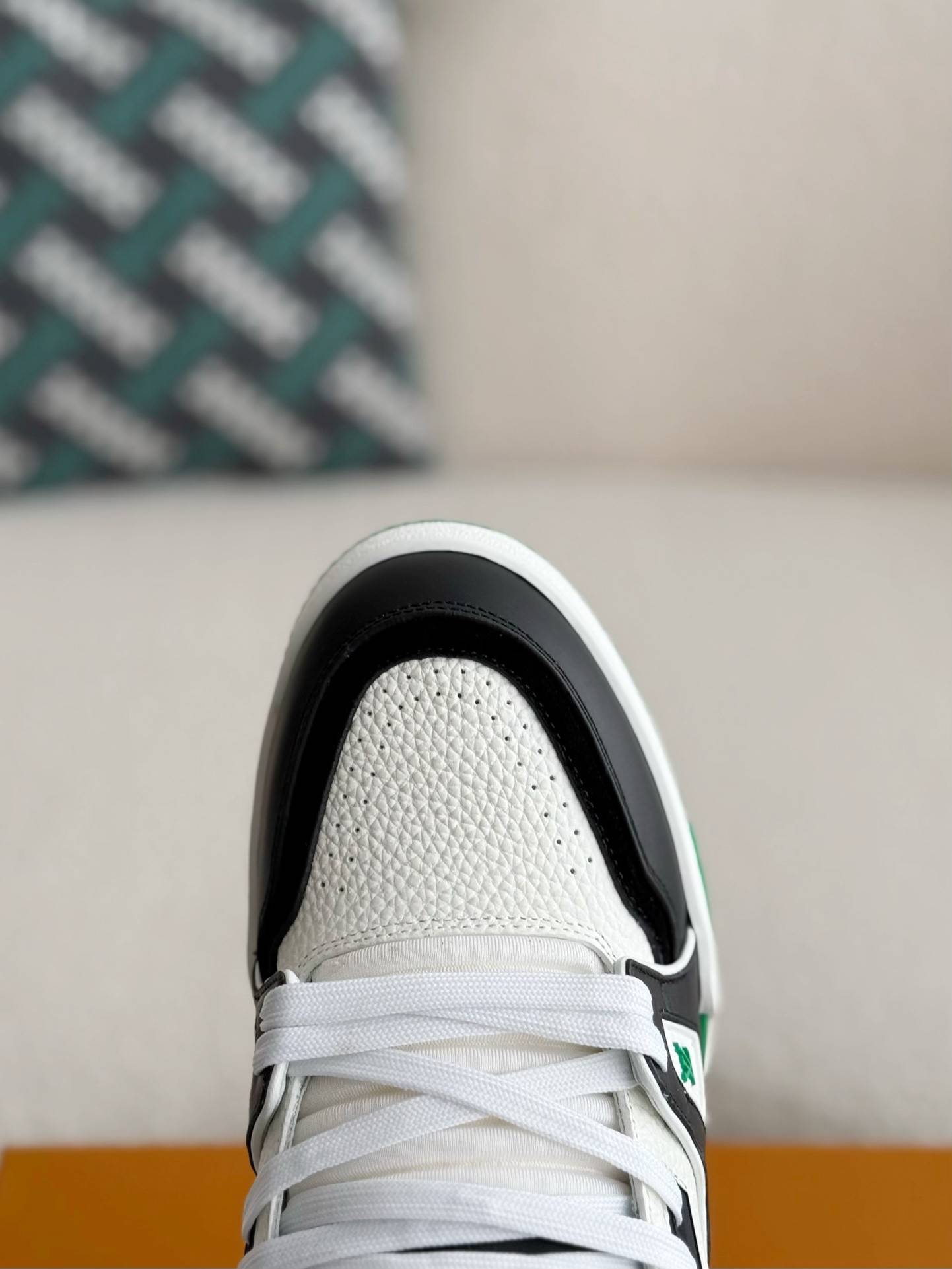 L*V TRAINER SNEAKERS