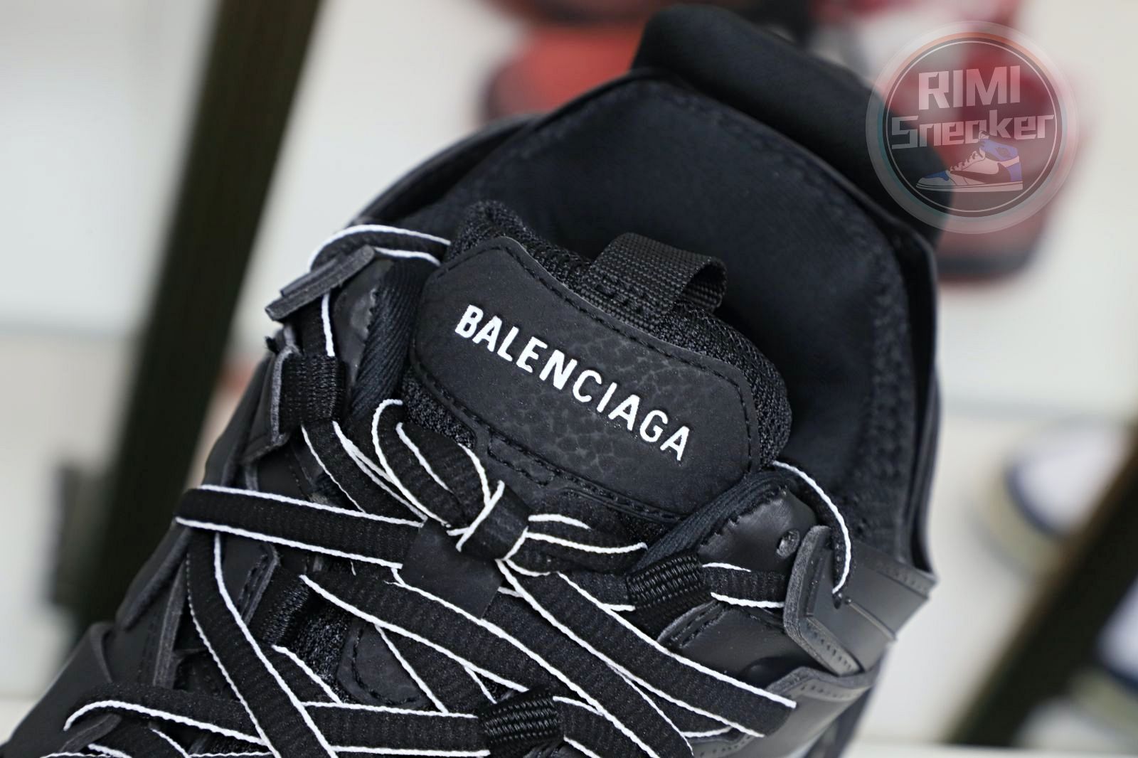 Ba1en*iaga Track（LED）Black