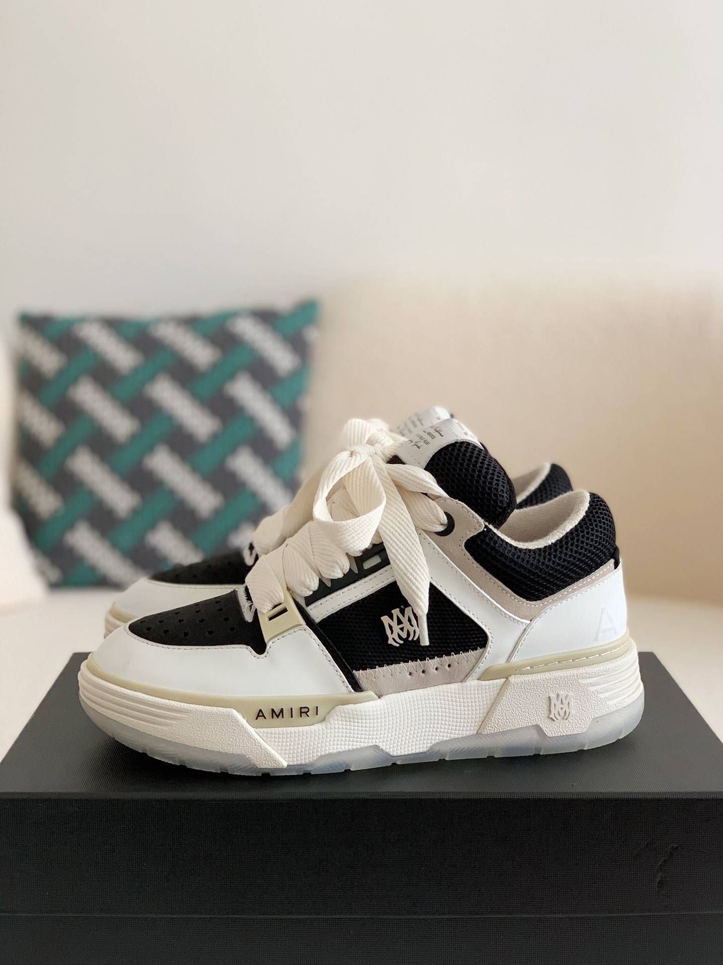 A*RI Sneakers