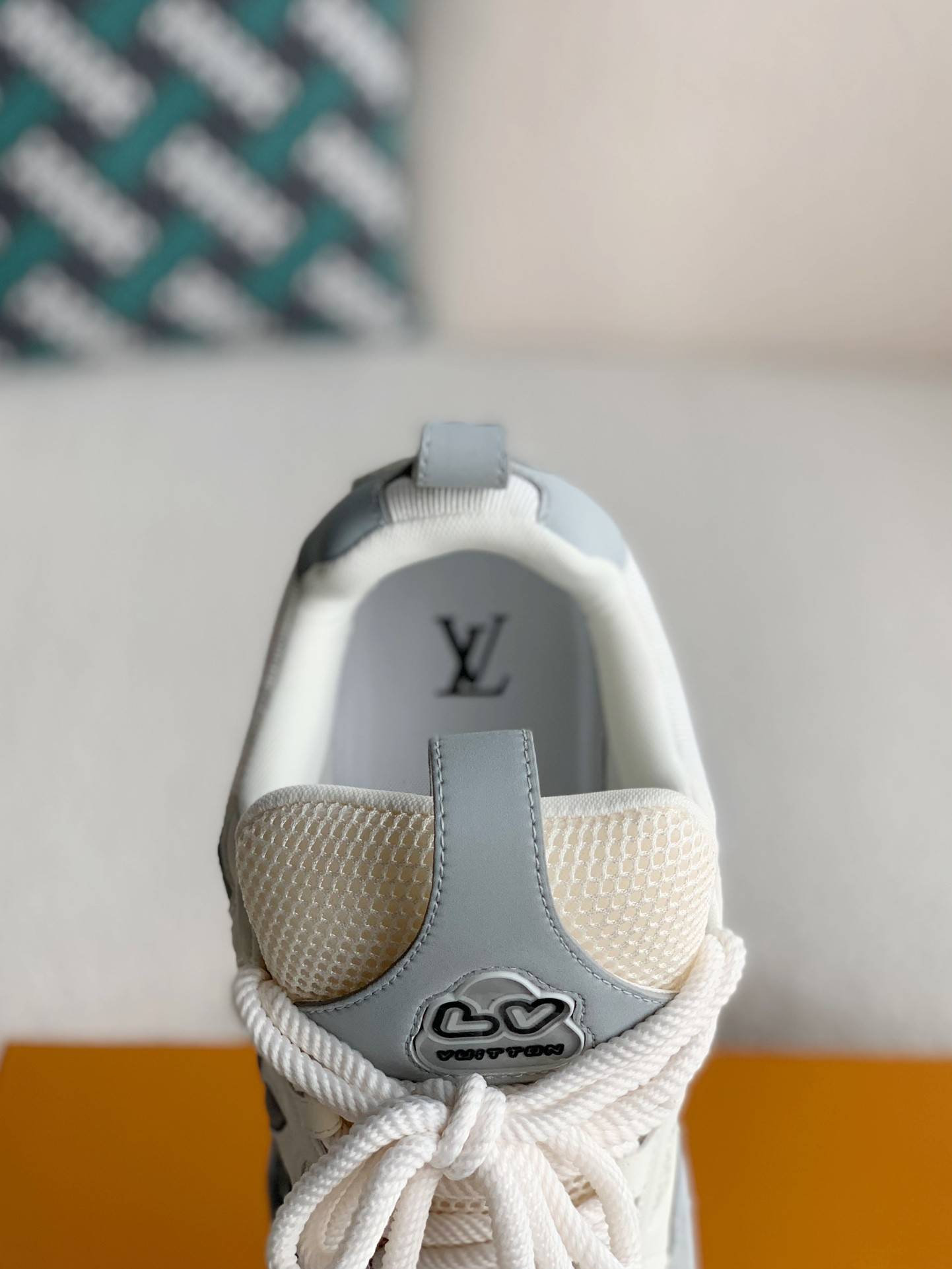 L*V RUNNER TATIC sneakers