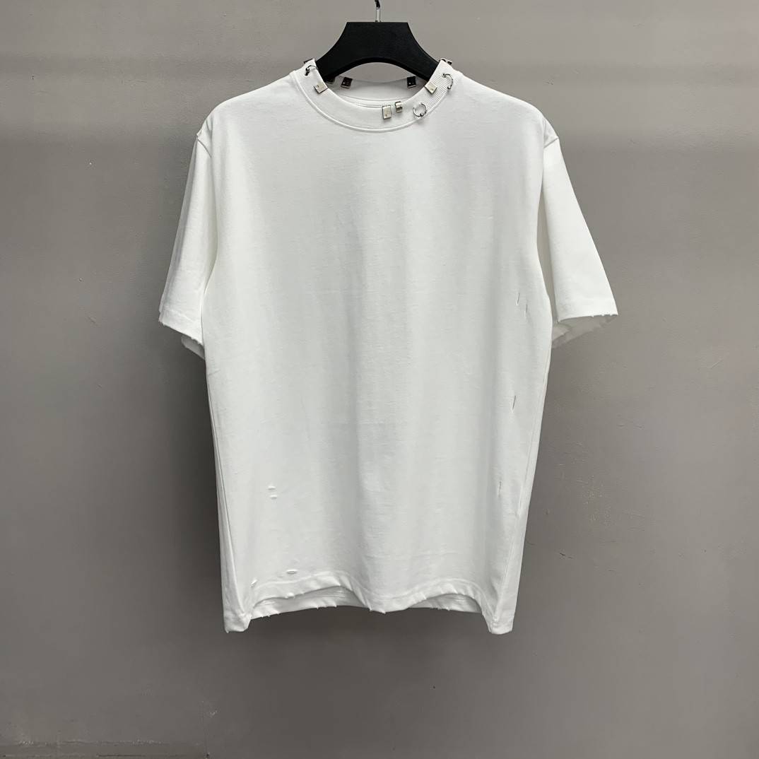 Ba1en*iaga neckline hardware perforated T-shirt