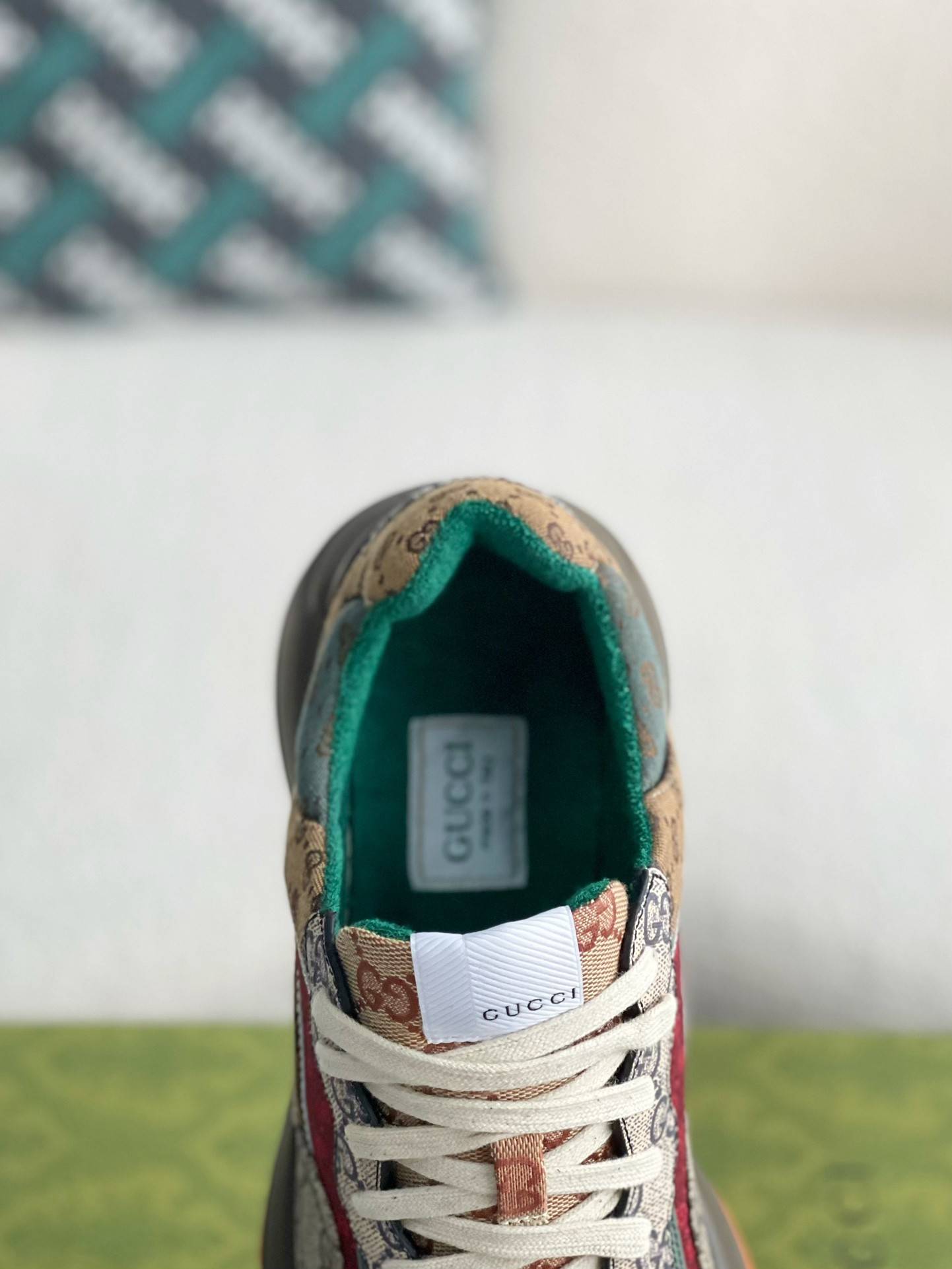 GU*IRetro Clunky Sneaker