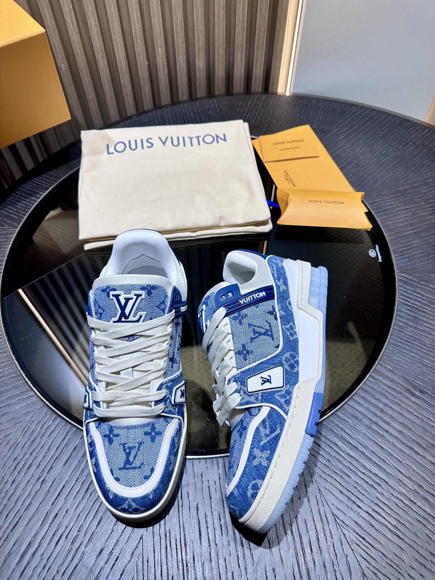 L*V TRAINER Sneakers 1ADHHV