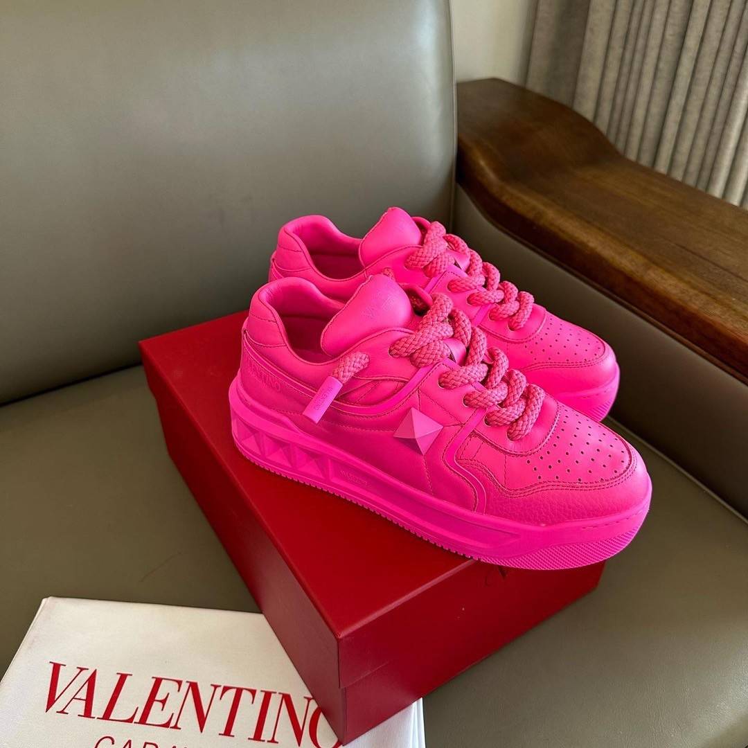 Va1e*ntin0 sneakers