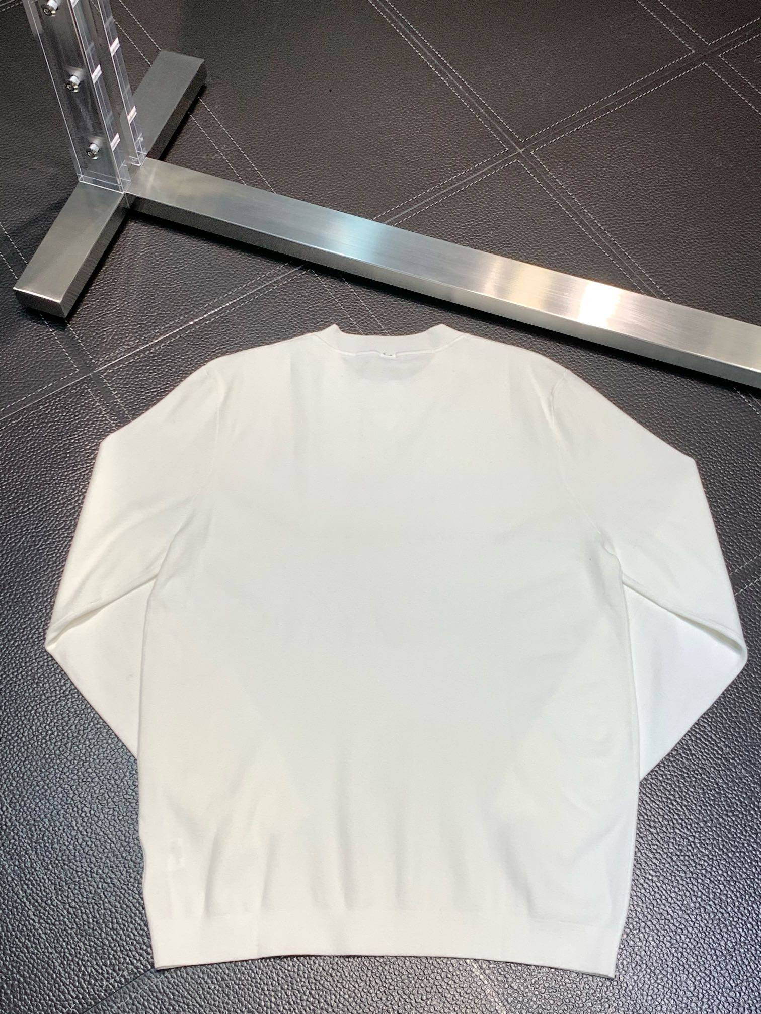 Pra*a sweater