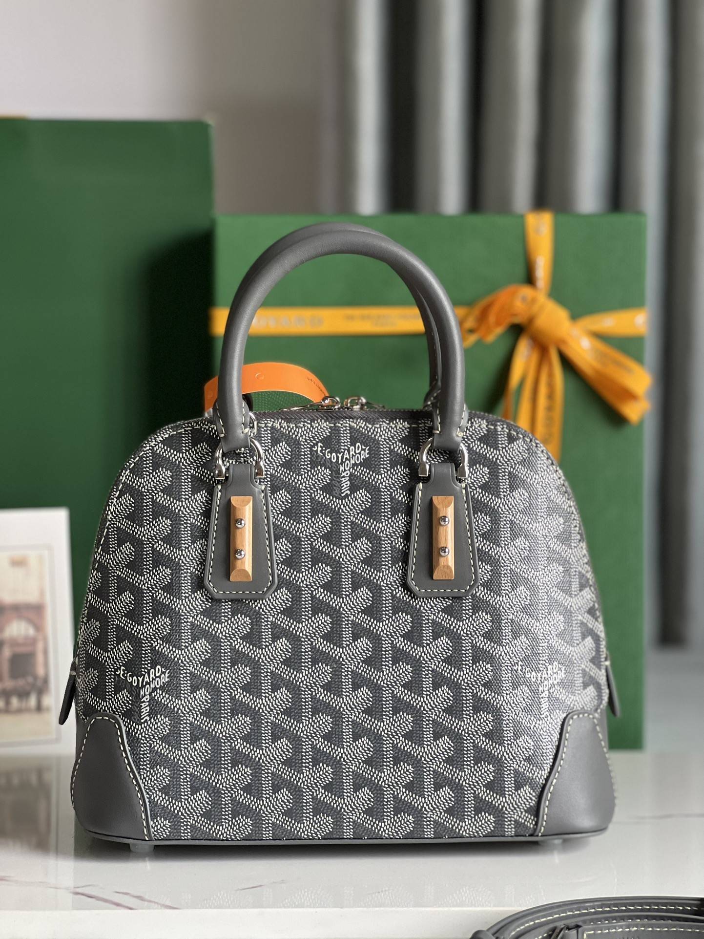 G09ard Vend?me Shell Bag, Top Quality  Size: 23 * 18.5 * 10cm      ?